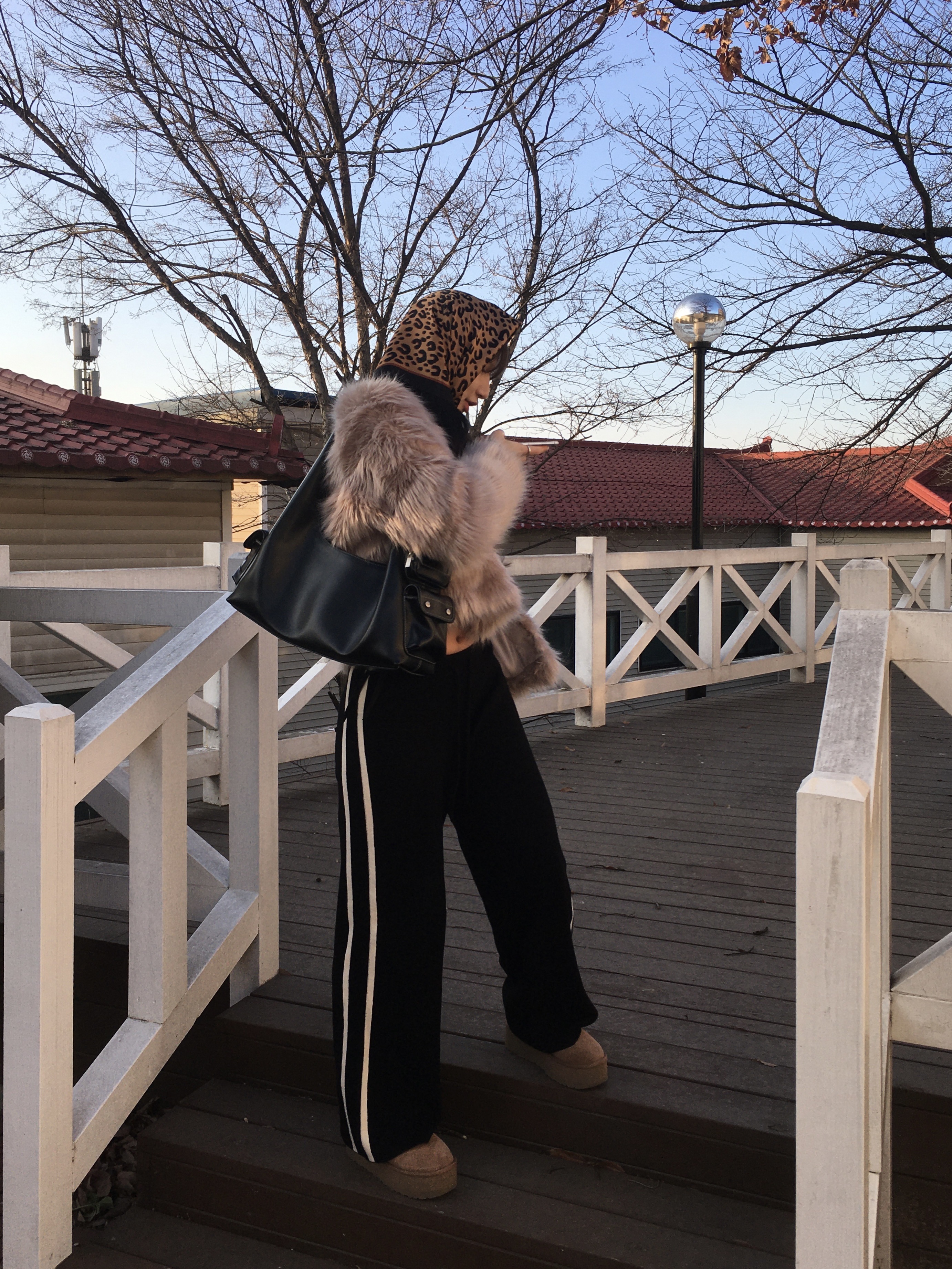 (W) UGG Classic Ultra Mini Platform Boots Chestnut 착용 스타일