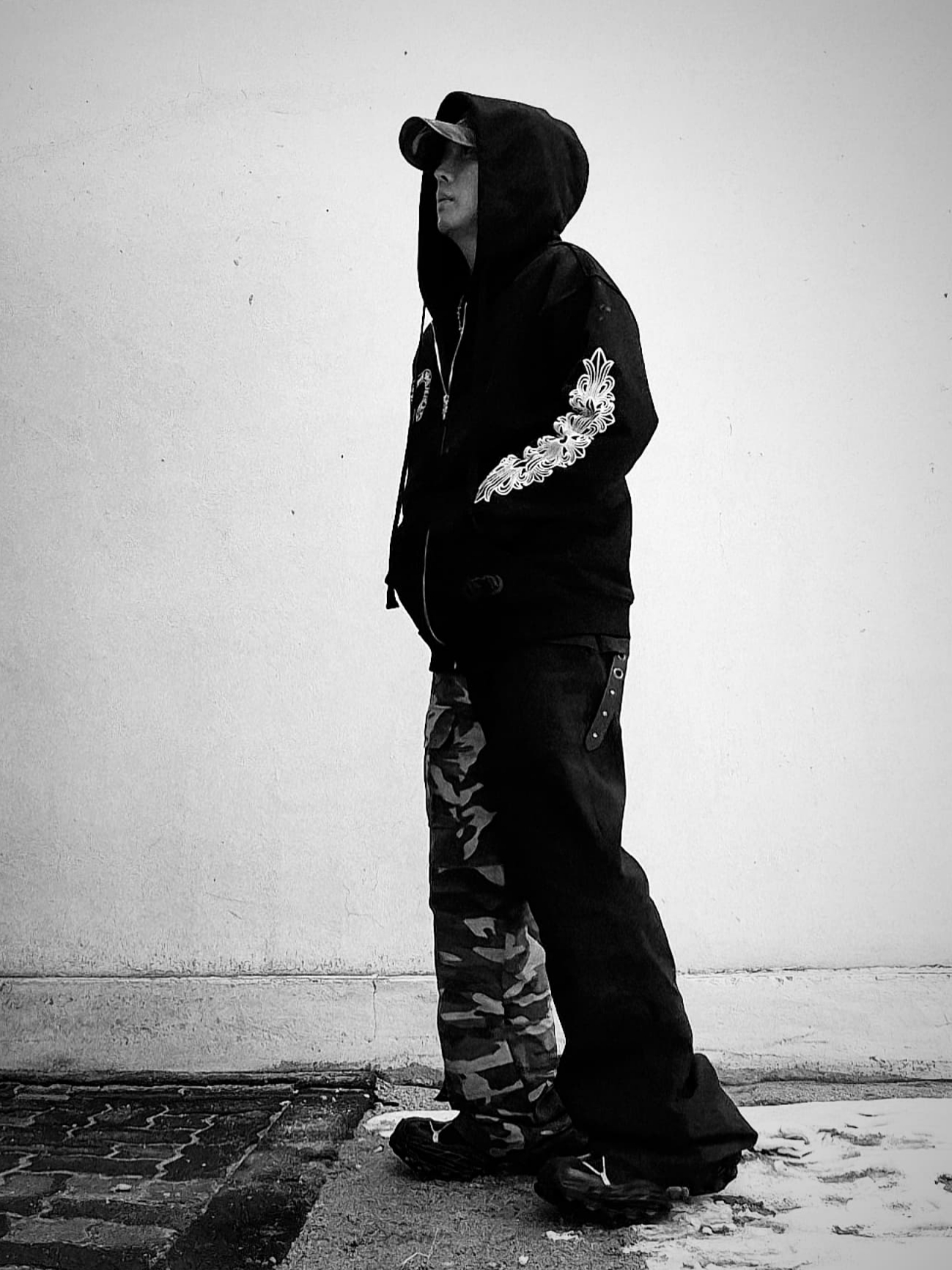 Balenciaga Hike Sneaker Black, Chrome Hearts Horseshoe Floral Fleece Zip-Up Hoodie Black 착용 스타일 - 4
