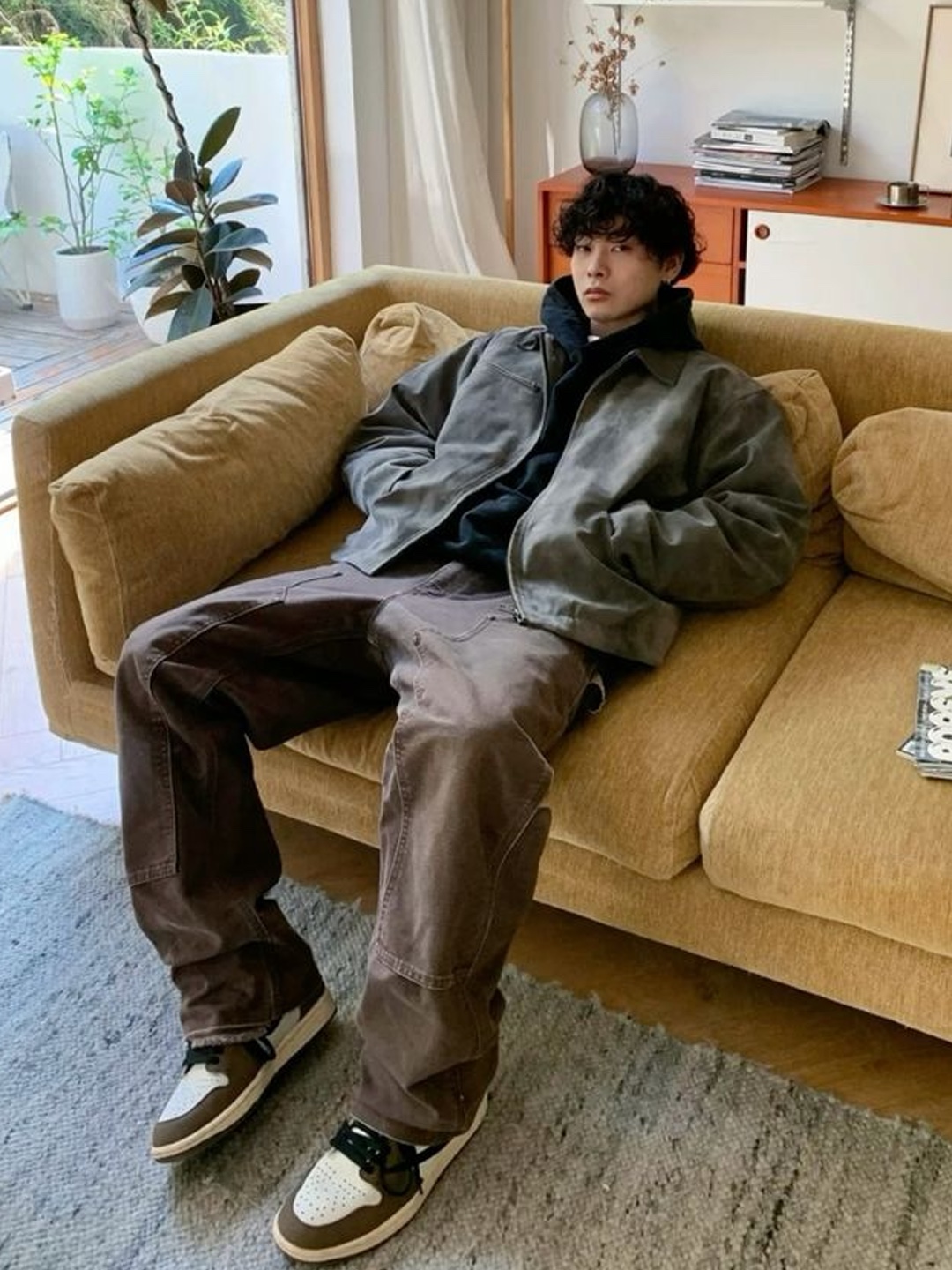 Millo Archive Damage Carpenter Pants Washed Black, Auralee Selvedge Faded Heavy Denim Wide Pants Faded Black 착용 스타일 - 2