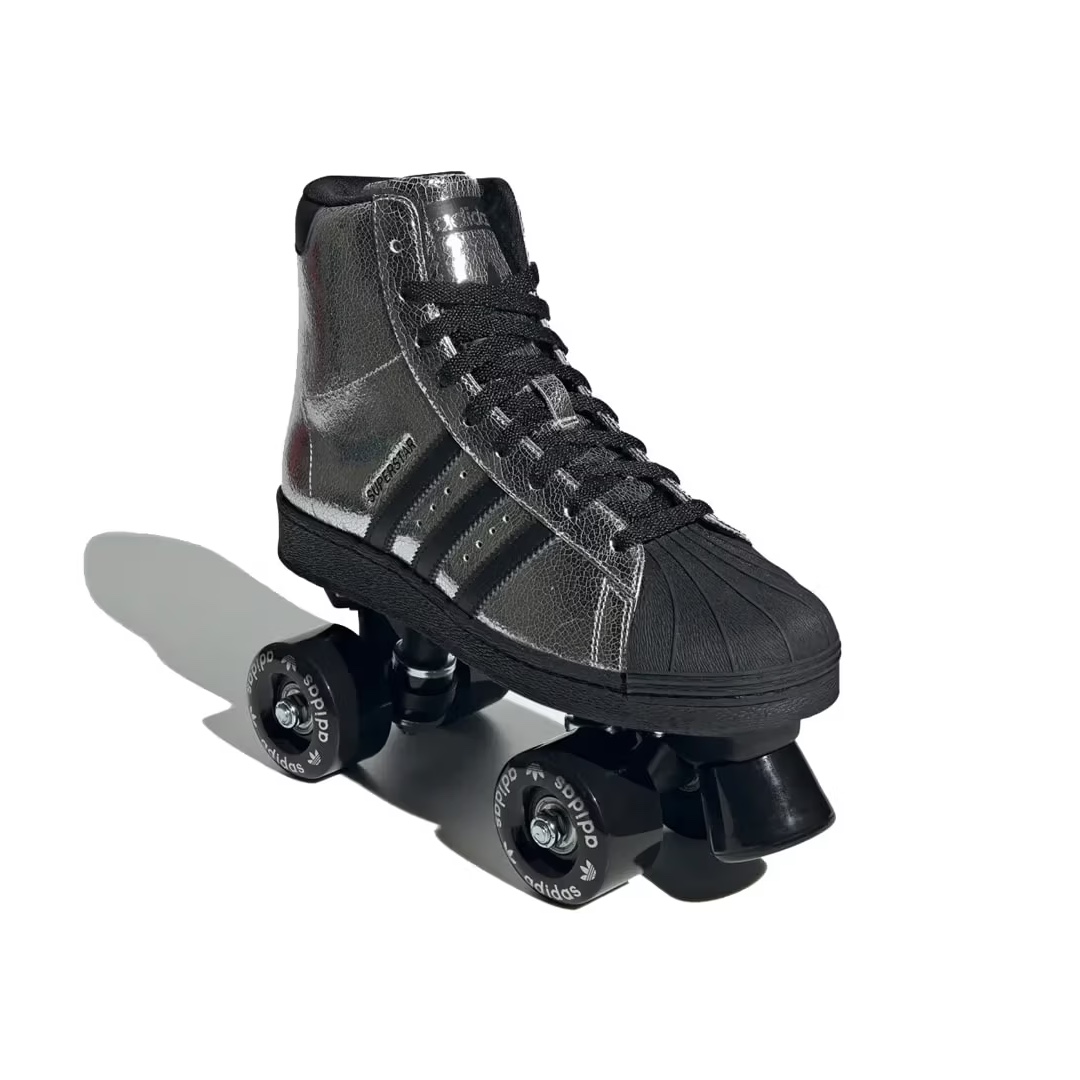 (W) Adidas Superstar 82 Roller Skates Core Black Cloud White, (W) Adidas Superstar 82 Roller Skates Silver Metallic Core Black 착용 스타일 - 4
