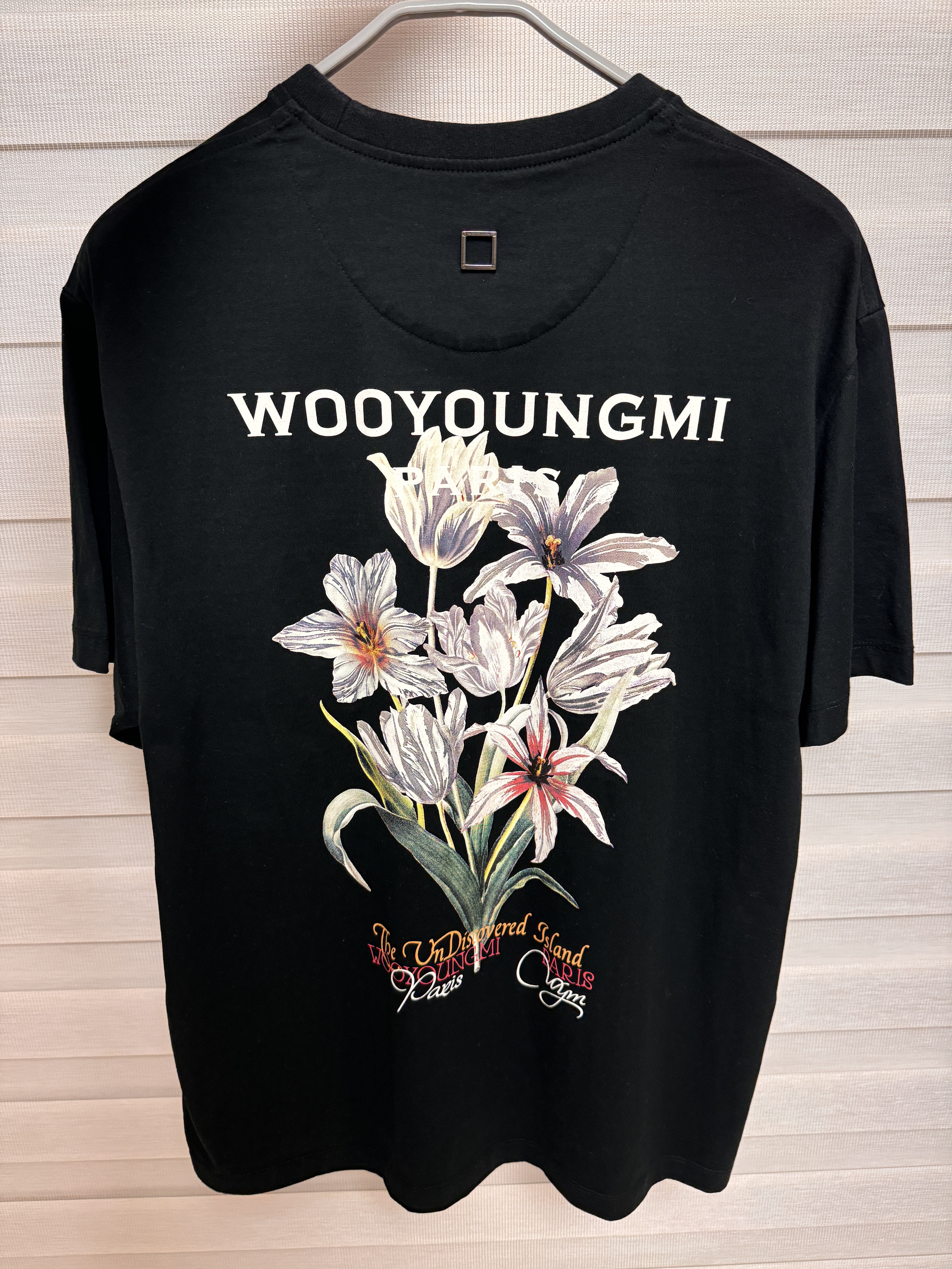 Wooyoungmi Flower Back Logo T-Shirt Black - 24SS, Nike ACG Cargo Shorts Sequoia - Asia 착용 스타일 - 1