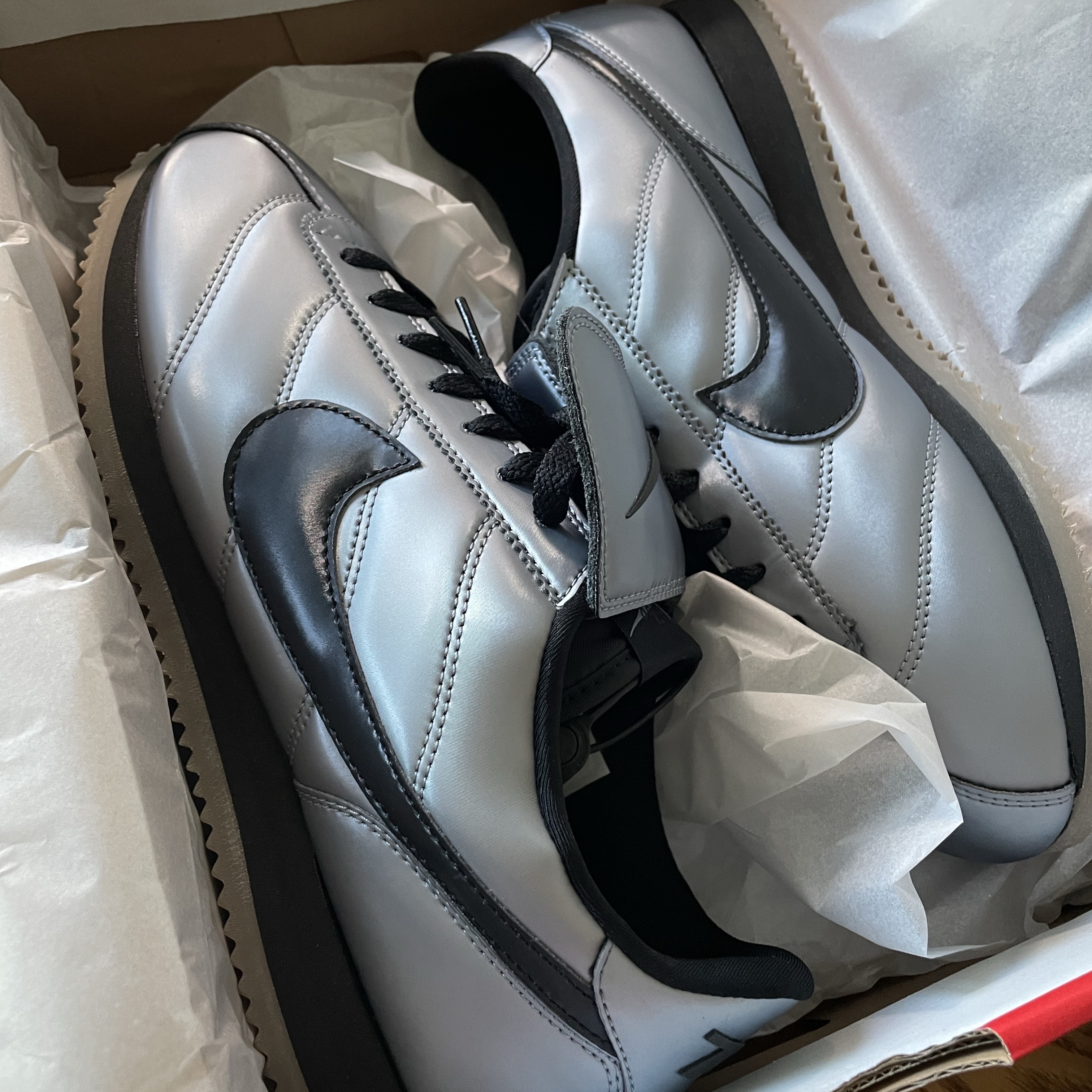 Nike Cortez Leather SE Metallic Cool Grey Black 착용 스타일