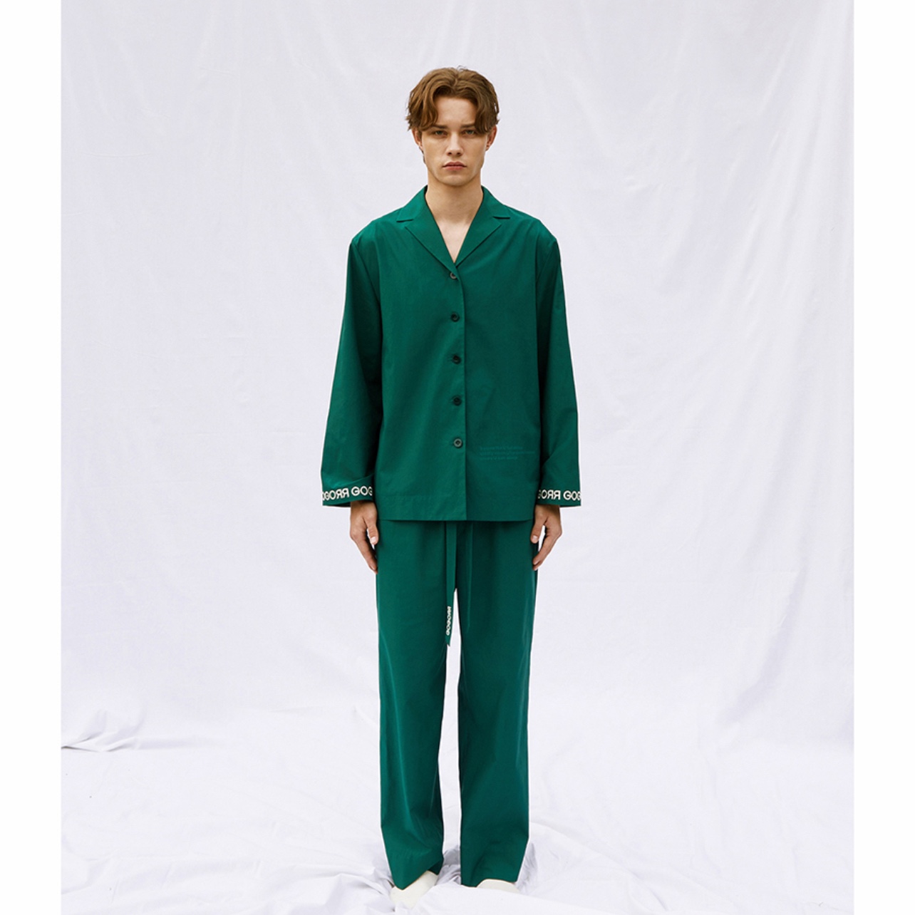 Stussy x Mountain Hardwear LS T-Shirt Stealth Grey, GOGORR Chest Logo Pajama Long Set Green 착용 스타일 - 2