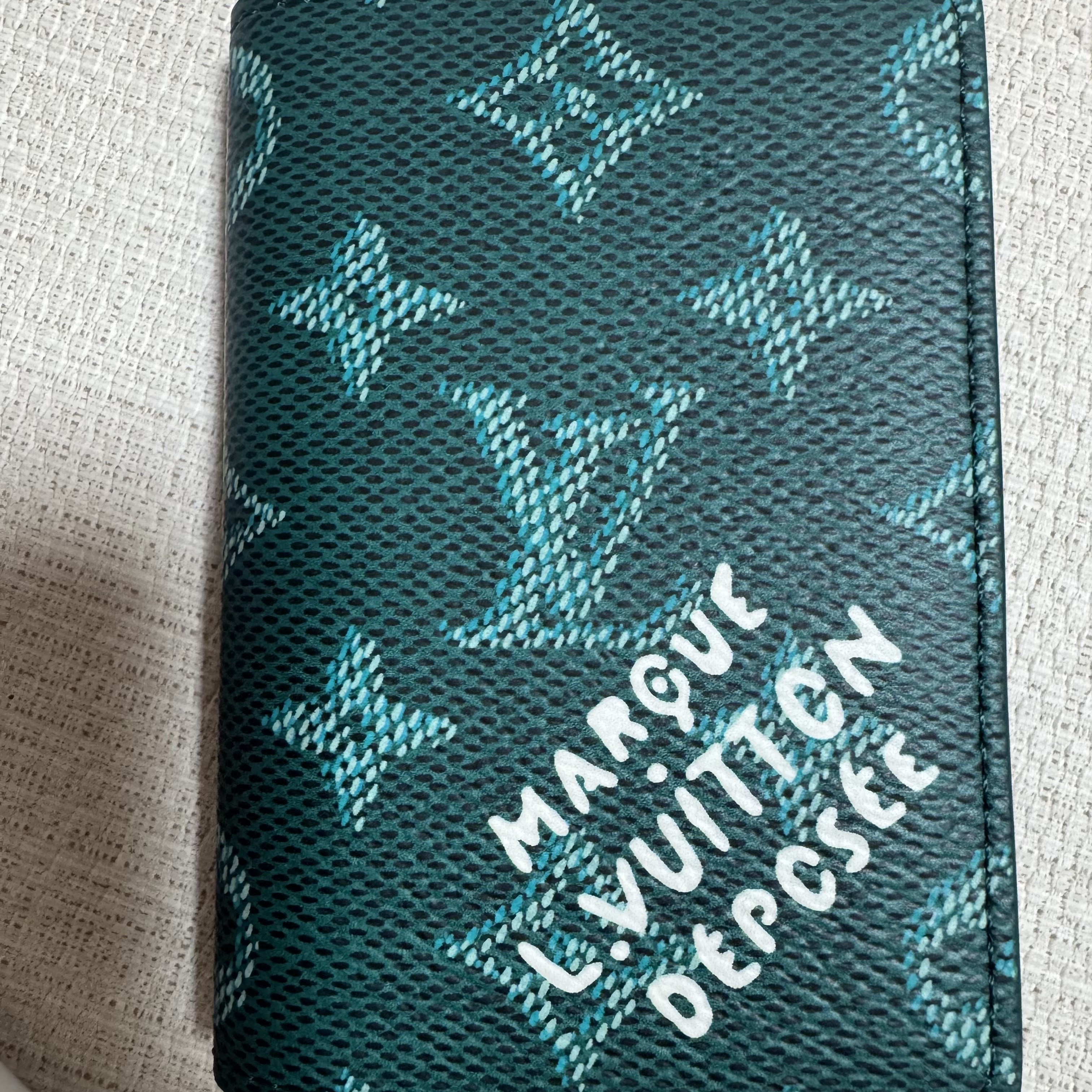 Louis Vuitton Pocket Organizer Vert 착용 스타일 - 1