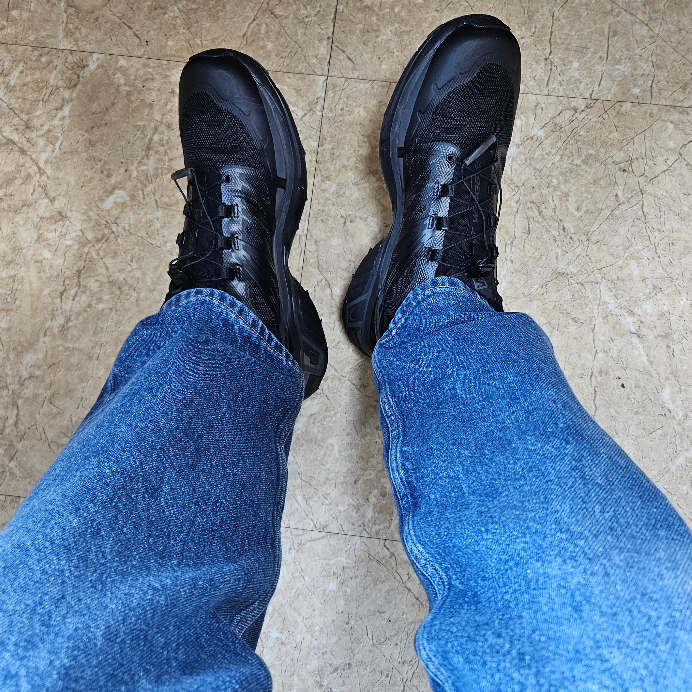 Salomon XT-Wings 2 ADV Black 착용 스타일