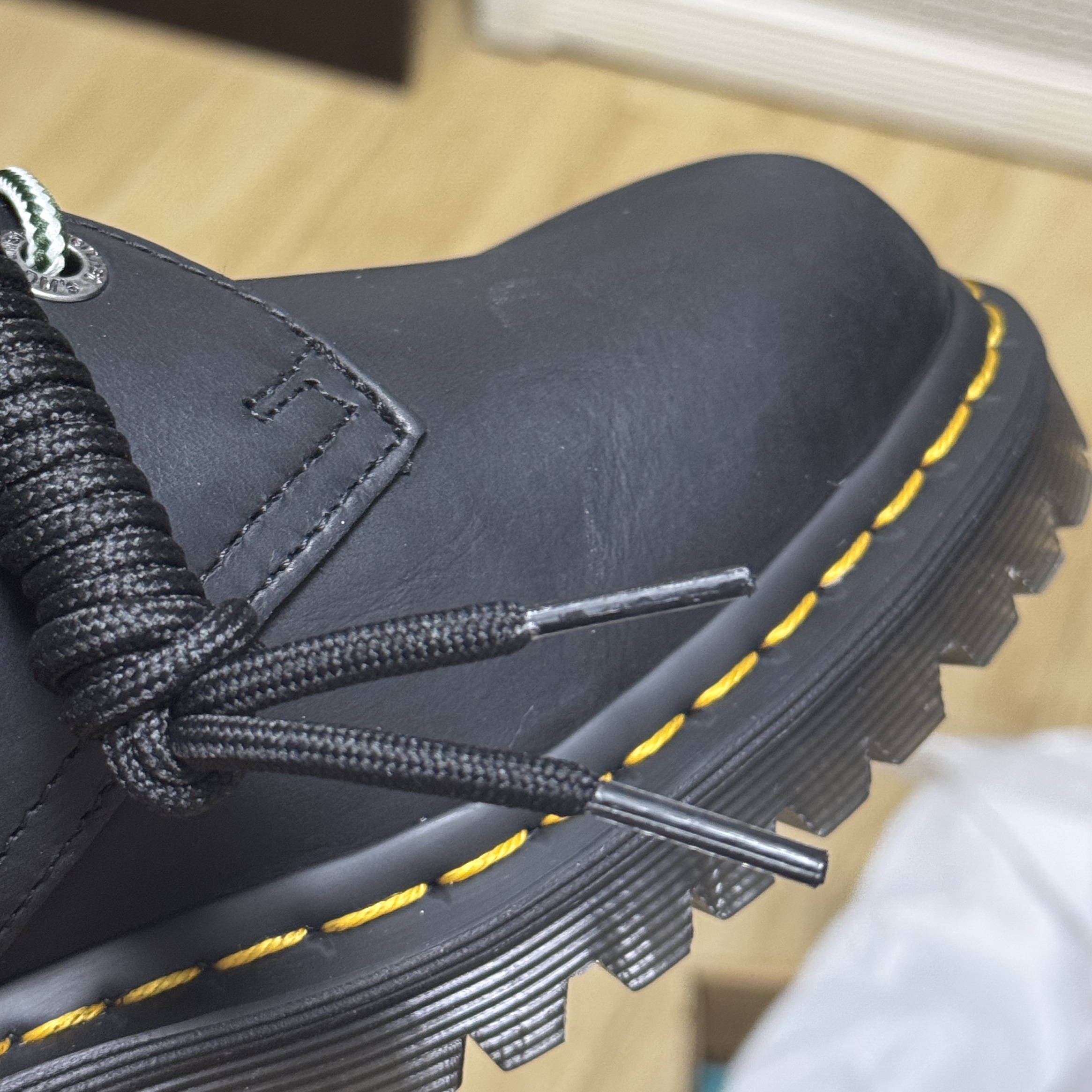 Dr. Martens x Thisisneverthat 1461 Waxed Full Grain Black 착용 스타일 - 2