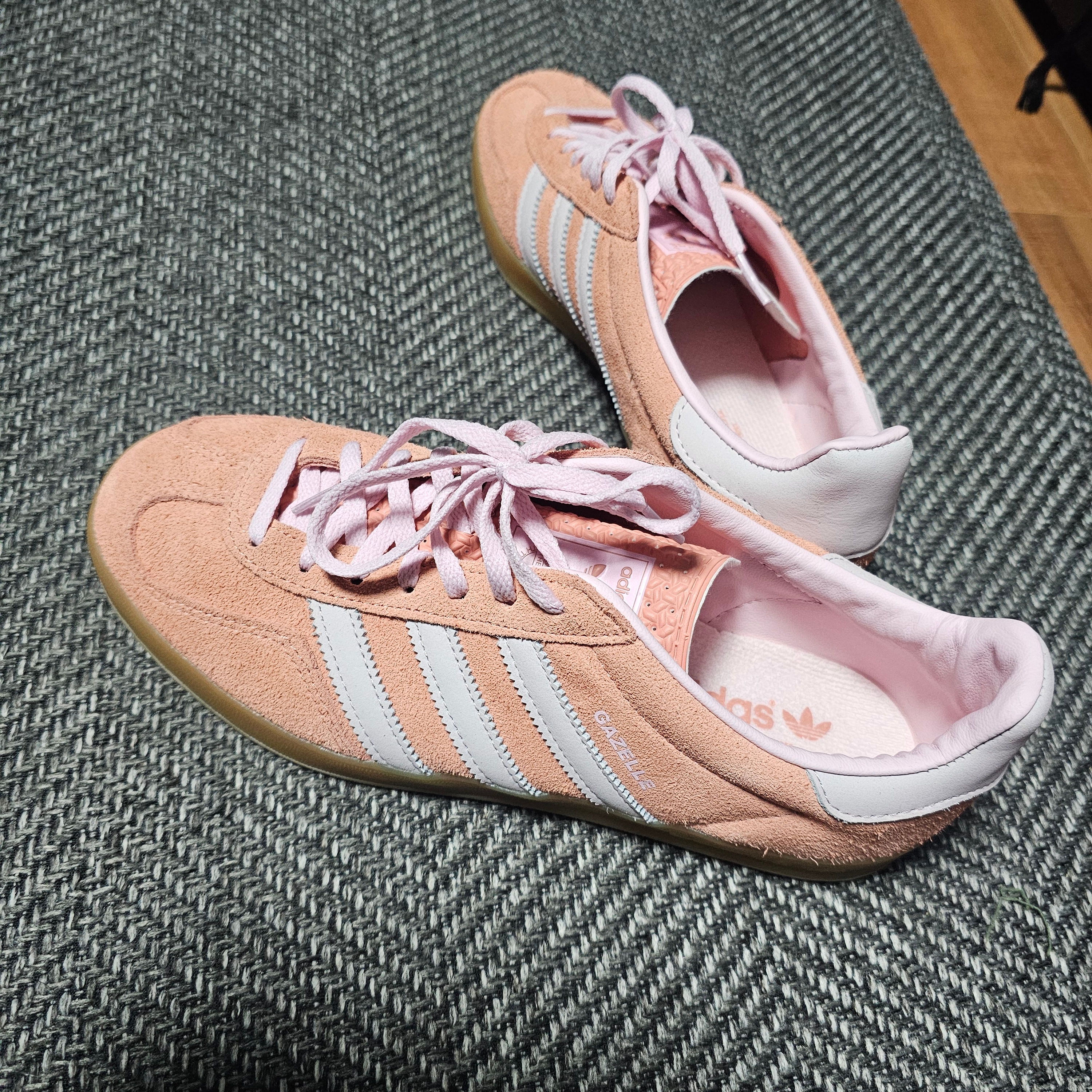 (W) Adidas Gazelle Indoor Wonder Clay Clear Pink 착용 스타일