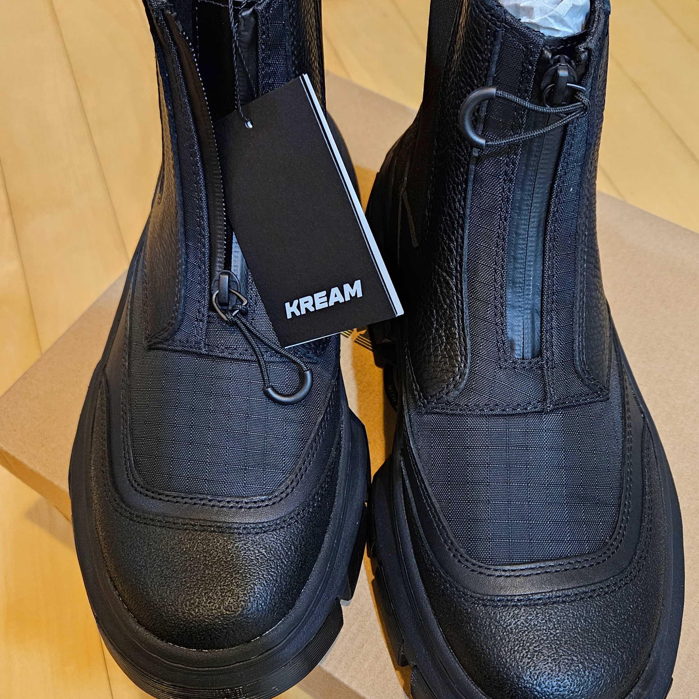 Dr. Martens 2976 DMXL Chelsea Boots Black - 24FW 착용 스타일