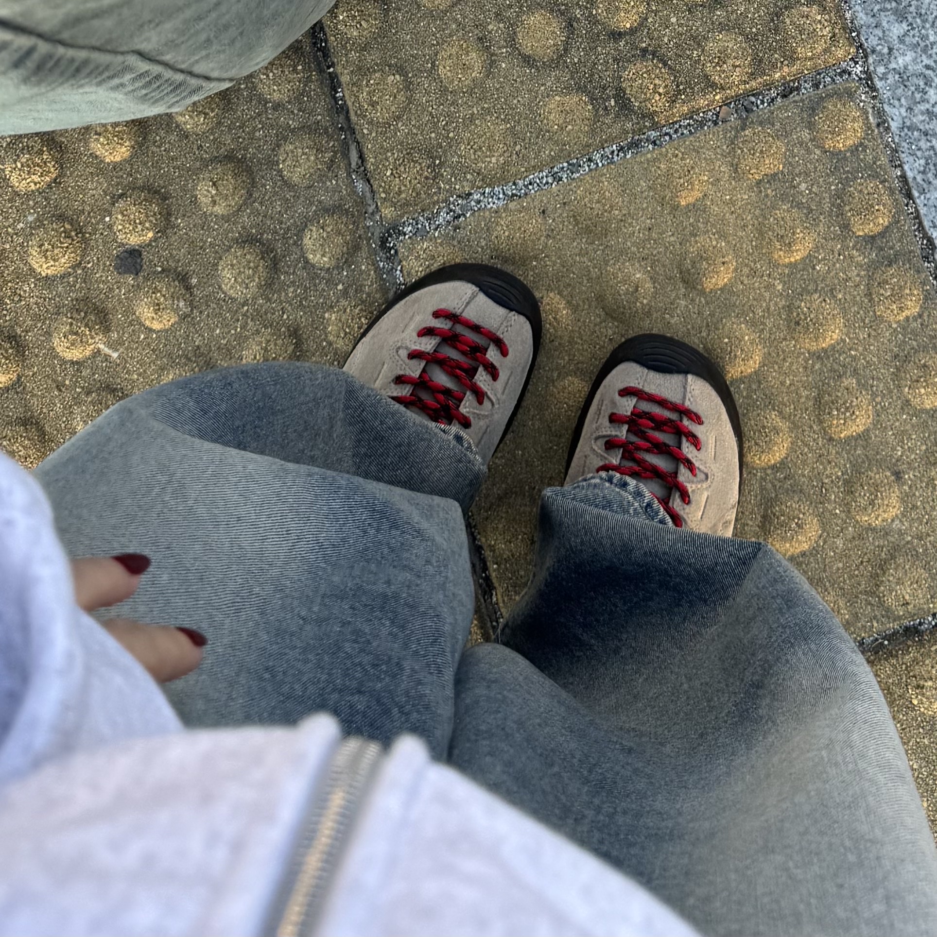 (W) Keen Jasper Suede Sneakers Silver Mink, Stussy Basic Stussy Zip Hoodie Ash Heather 착용 스타일