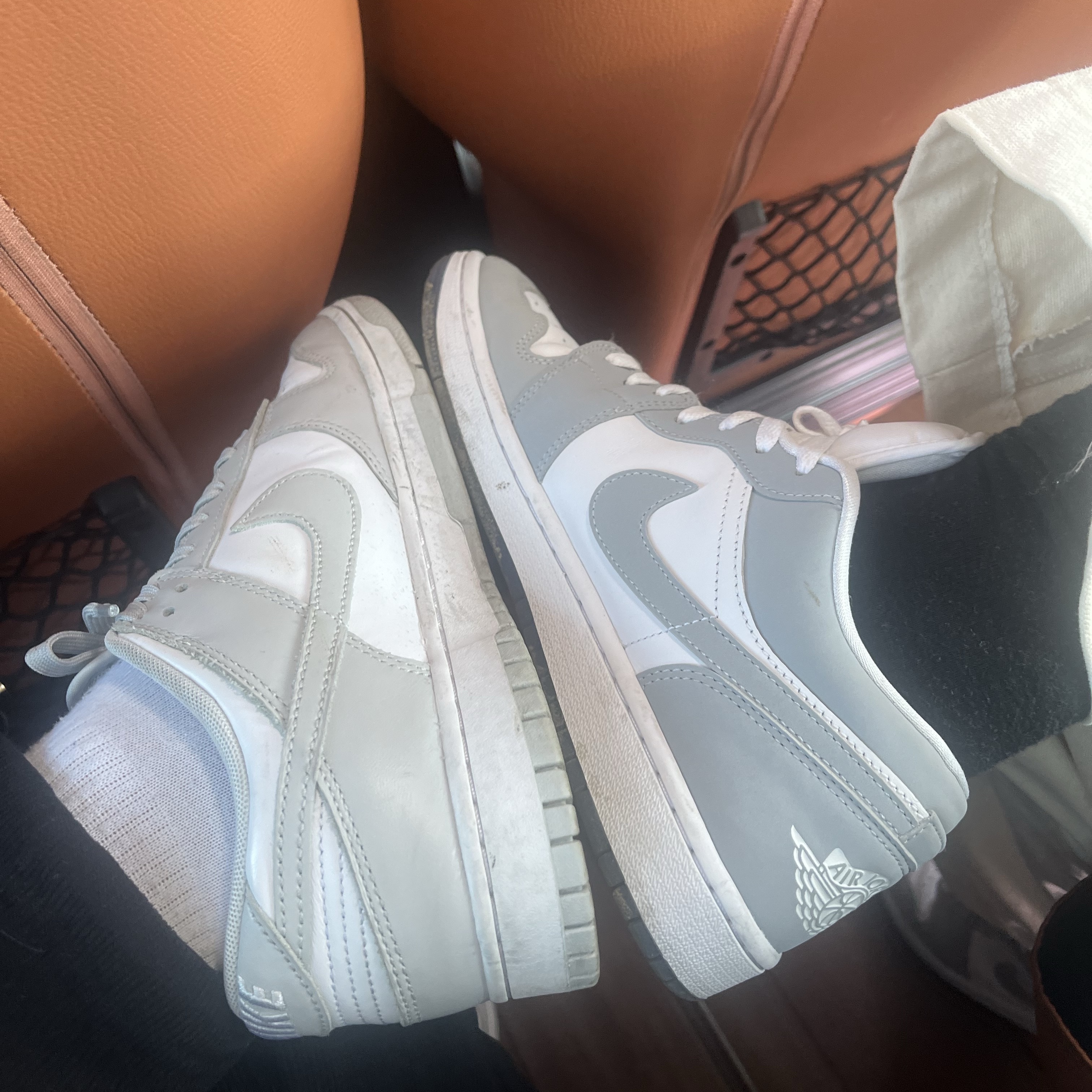 Nike Dunk Low Retro Grey Fog, Jordan 1 Low Stealth and White 착용 스타일