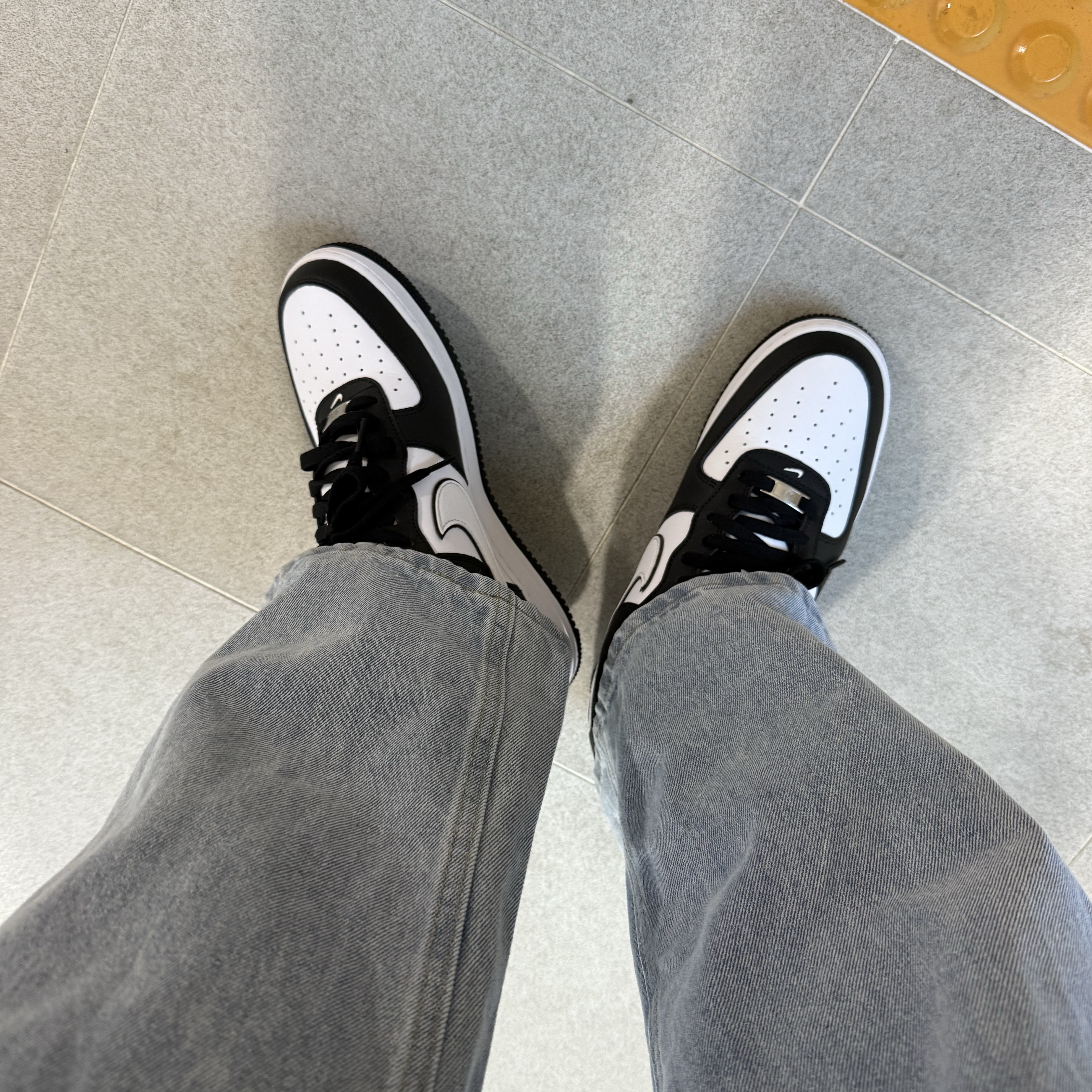 Nike Air Force 1 '07 Black White 착용 스타일