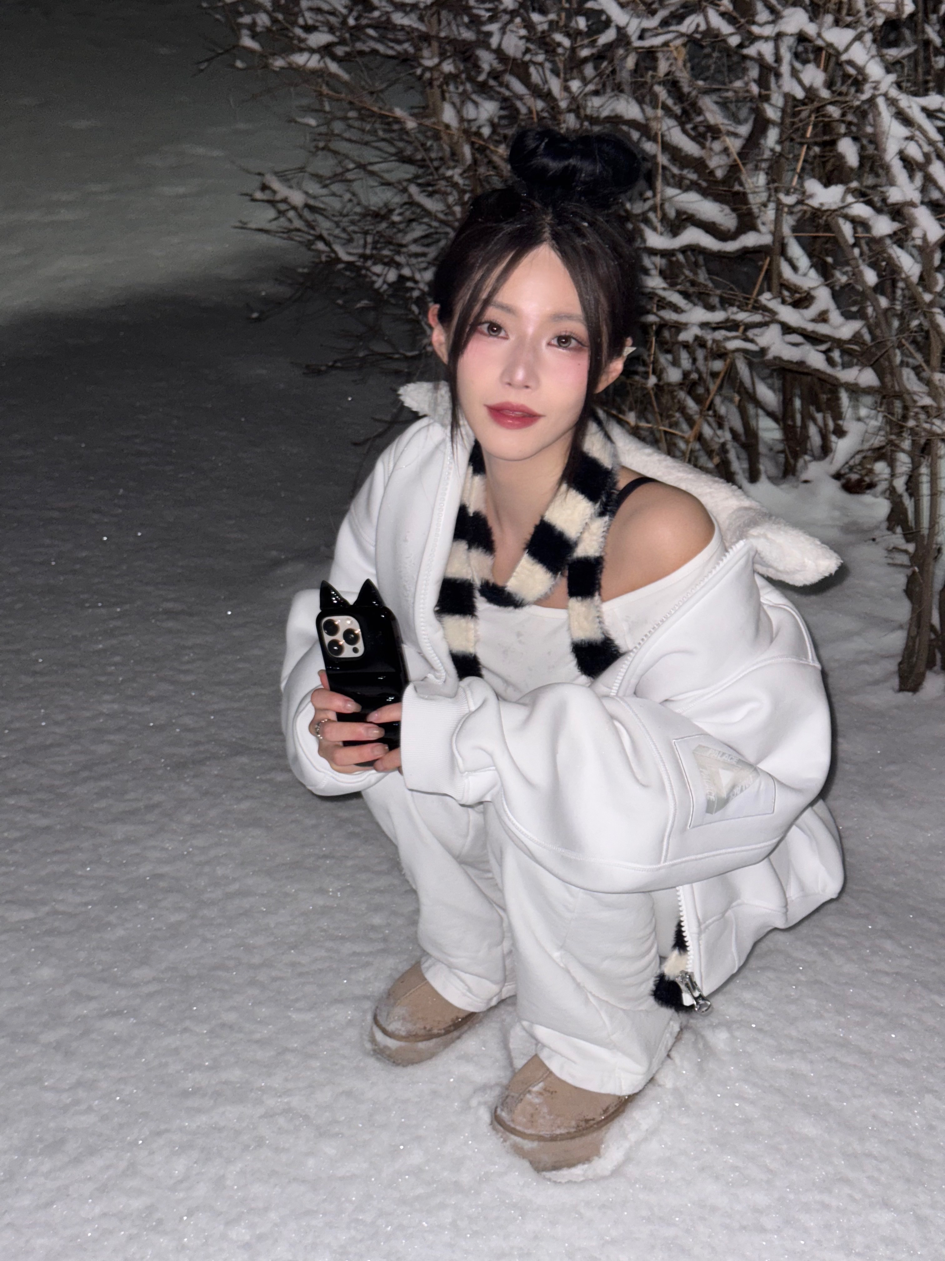 (W) UGG Tazz Slipper Sand, Palace P-15 Flight Jacket White - 23FW 착용 스타일 - 1