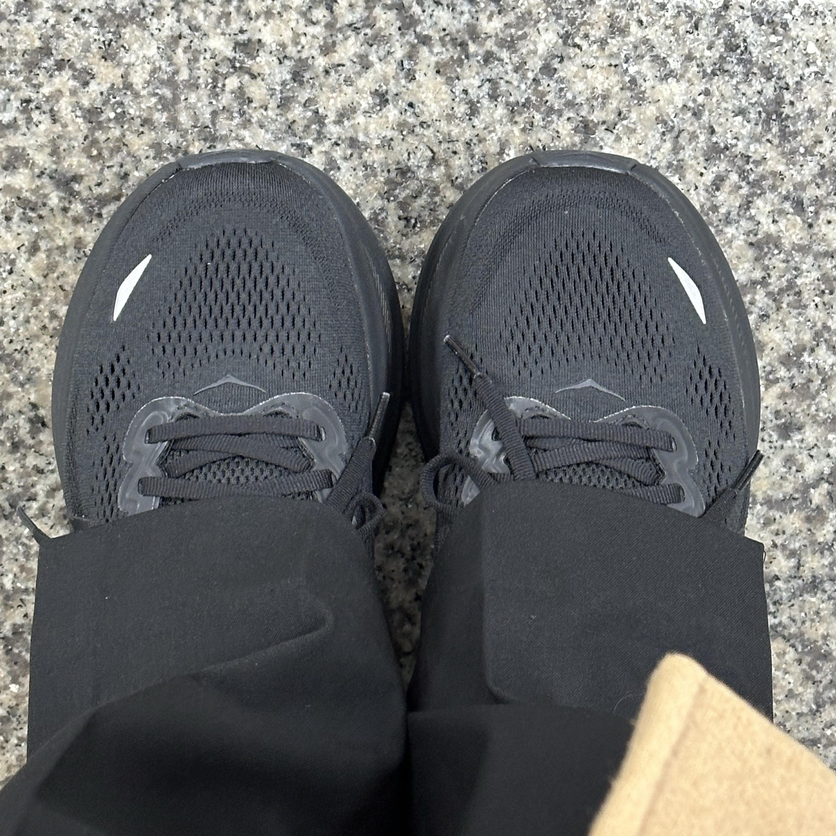 Hoka Bondi 9 Black - Wide 착용 스타일