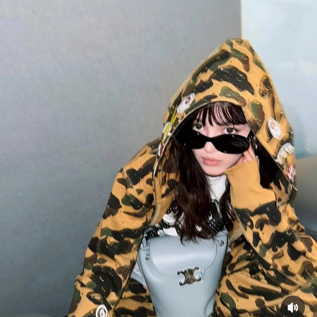 BAPE PONR 1st Camo 2nd Shark Full Zip Hoodie Yellow 착용 스타일 - 1