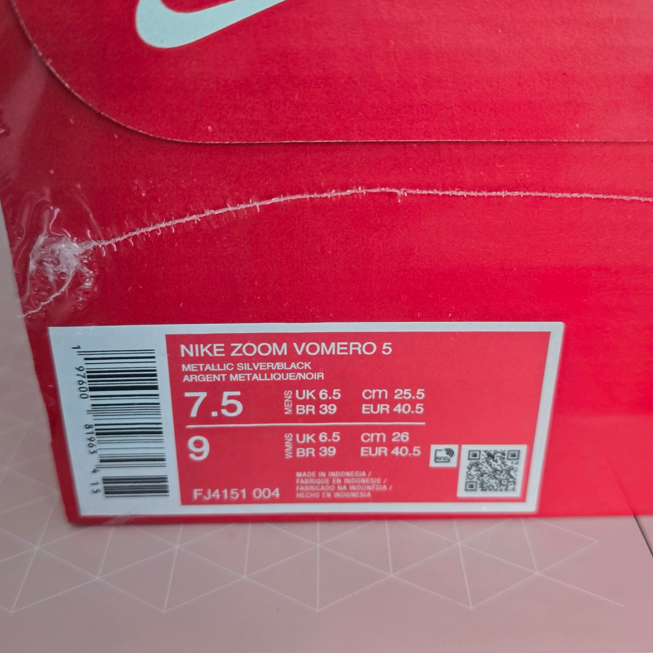 Nike Zoom Vomero 5 Metallic Silver Black 착용 스타일 - 2