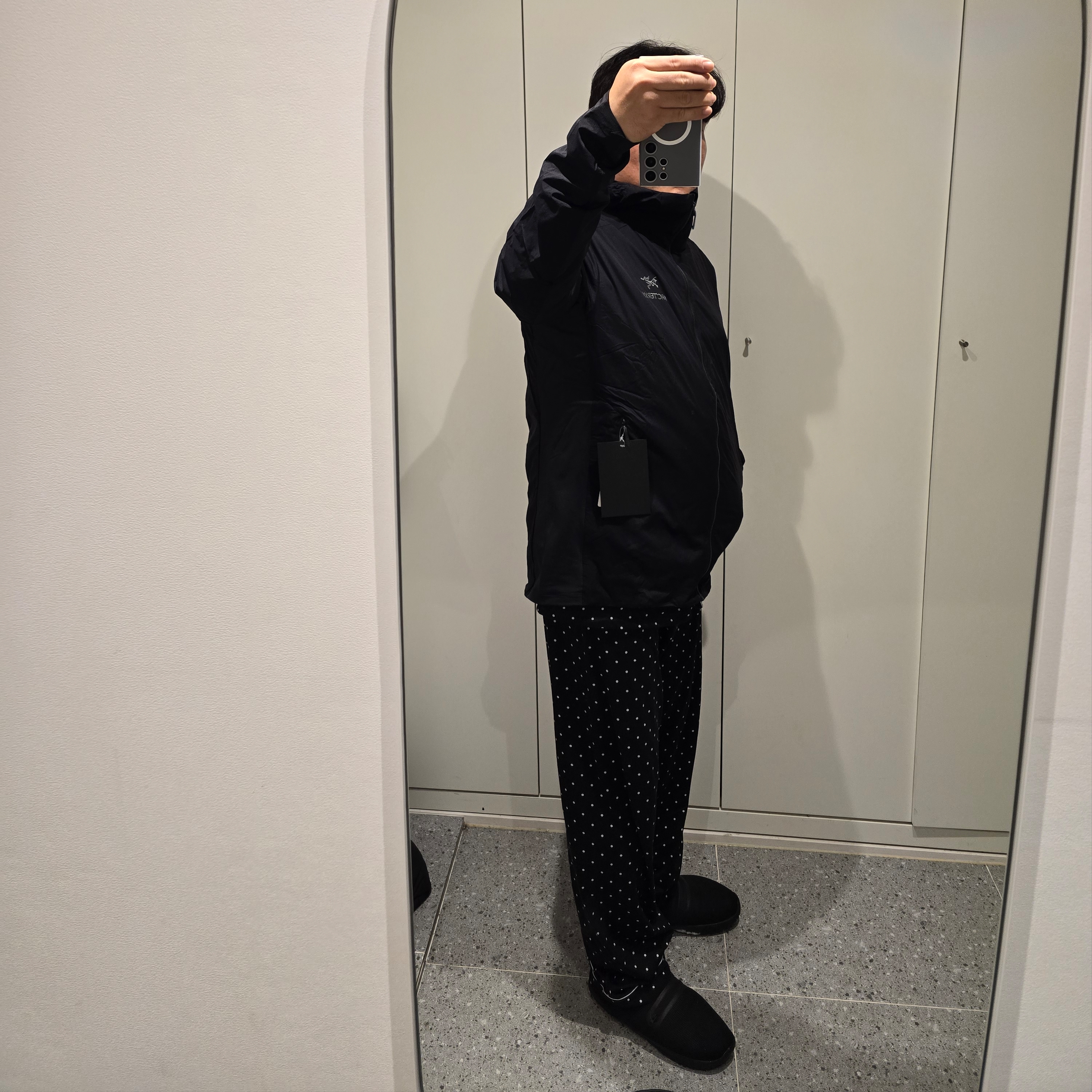 Arc'teryx Atom SL Hoody Black 착용 스타일 - 1
