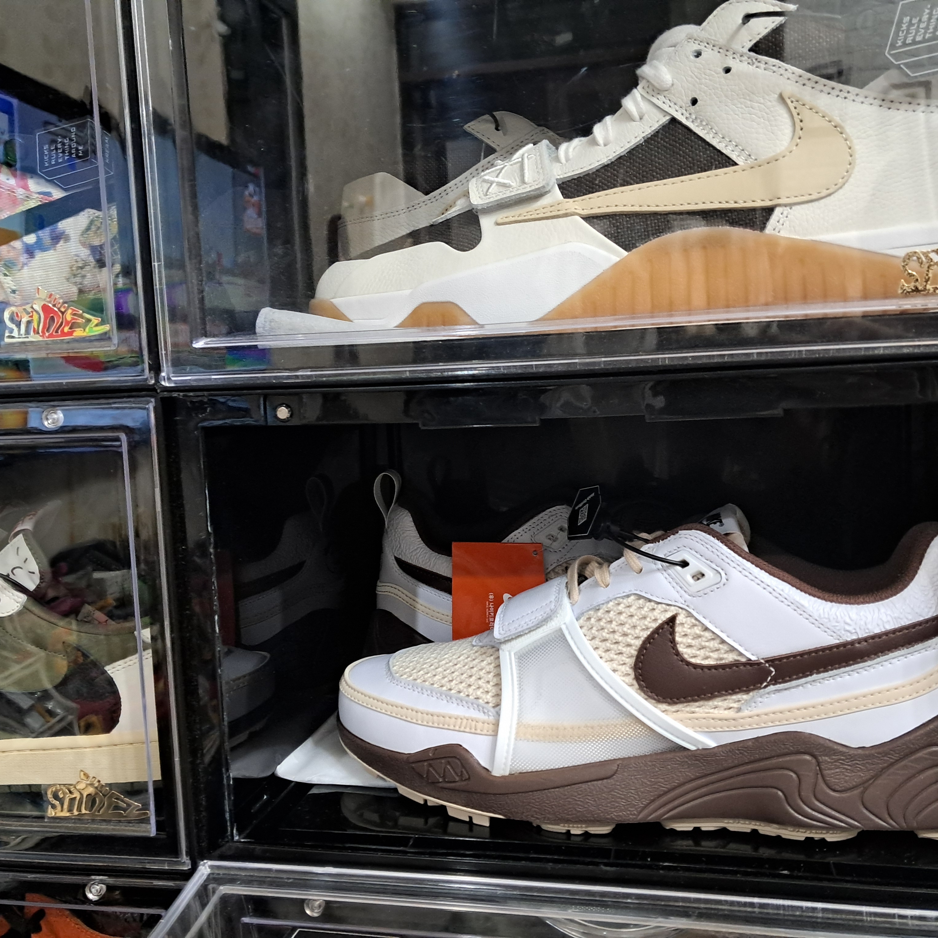 Nike x Travis Scott Zoom Field Jaxx White and Light Chocolate 착용 스타일 - 2