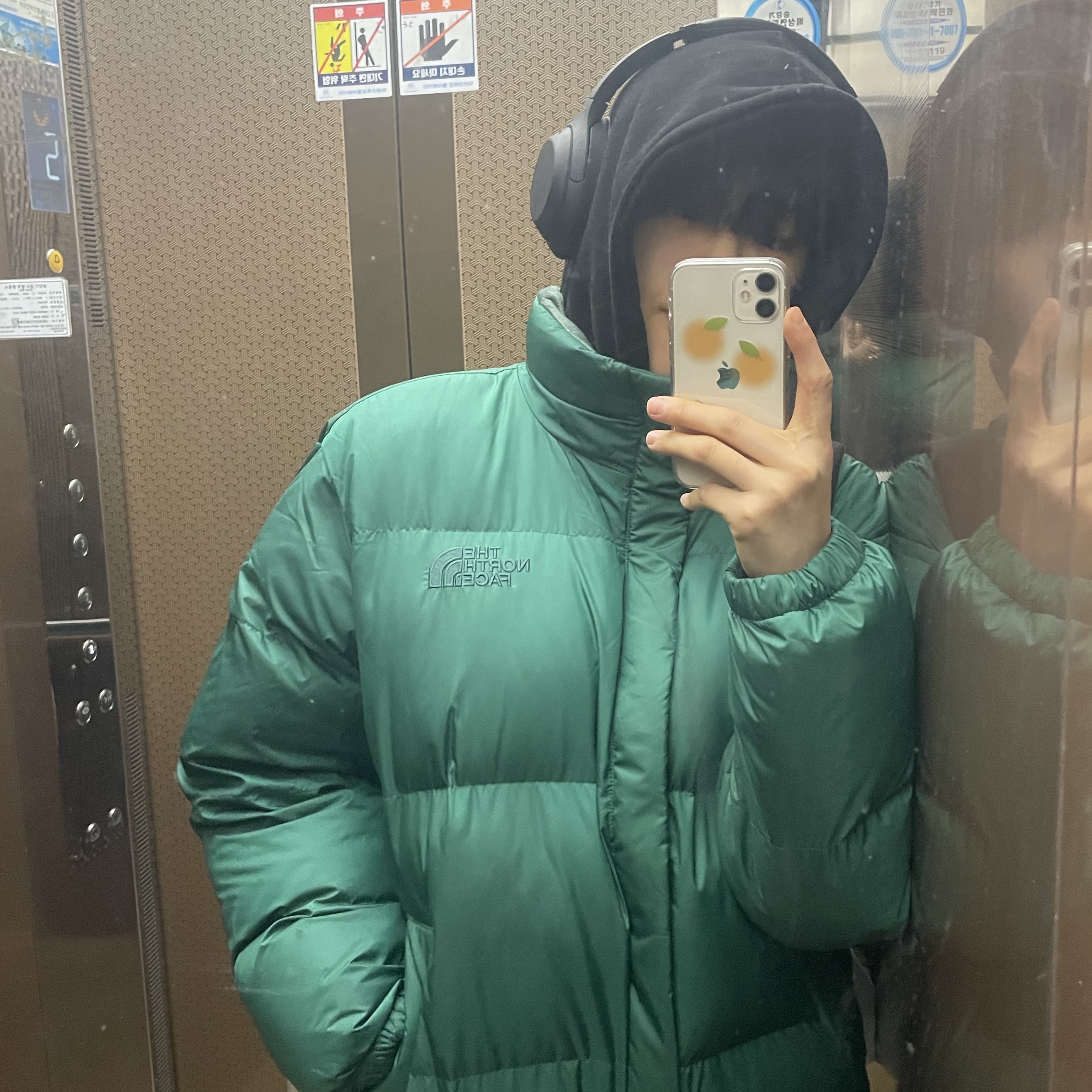 Nike Air Force 1 '07 Low White, The North Face White Label Riverton On Ball Jacket Black 착용 스타일 - 3