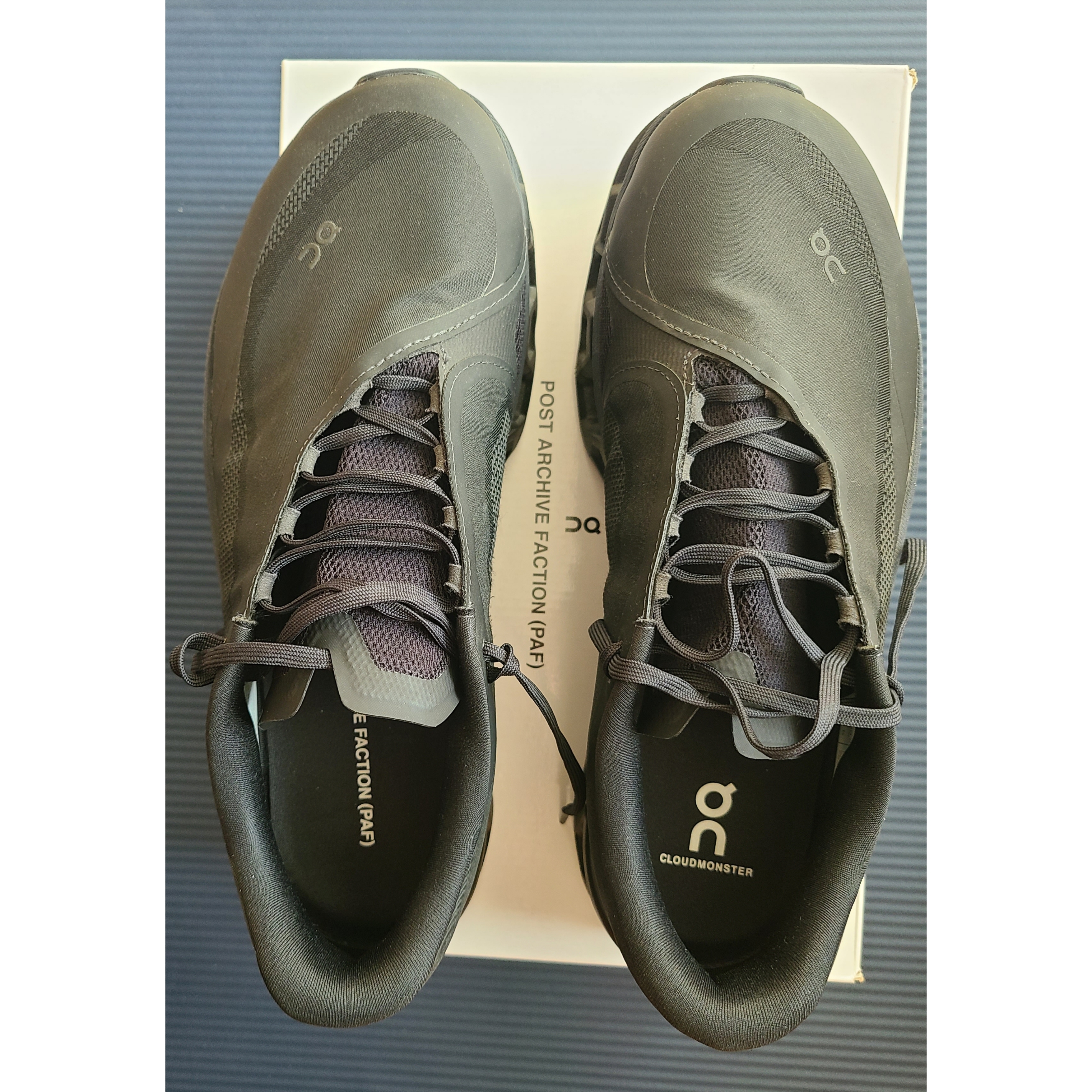 On Running x Post Archive Faction (Paf) Cloudmonster 2 Black Magnet 착용 스타일 - 1