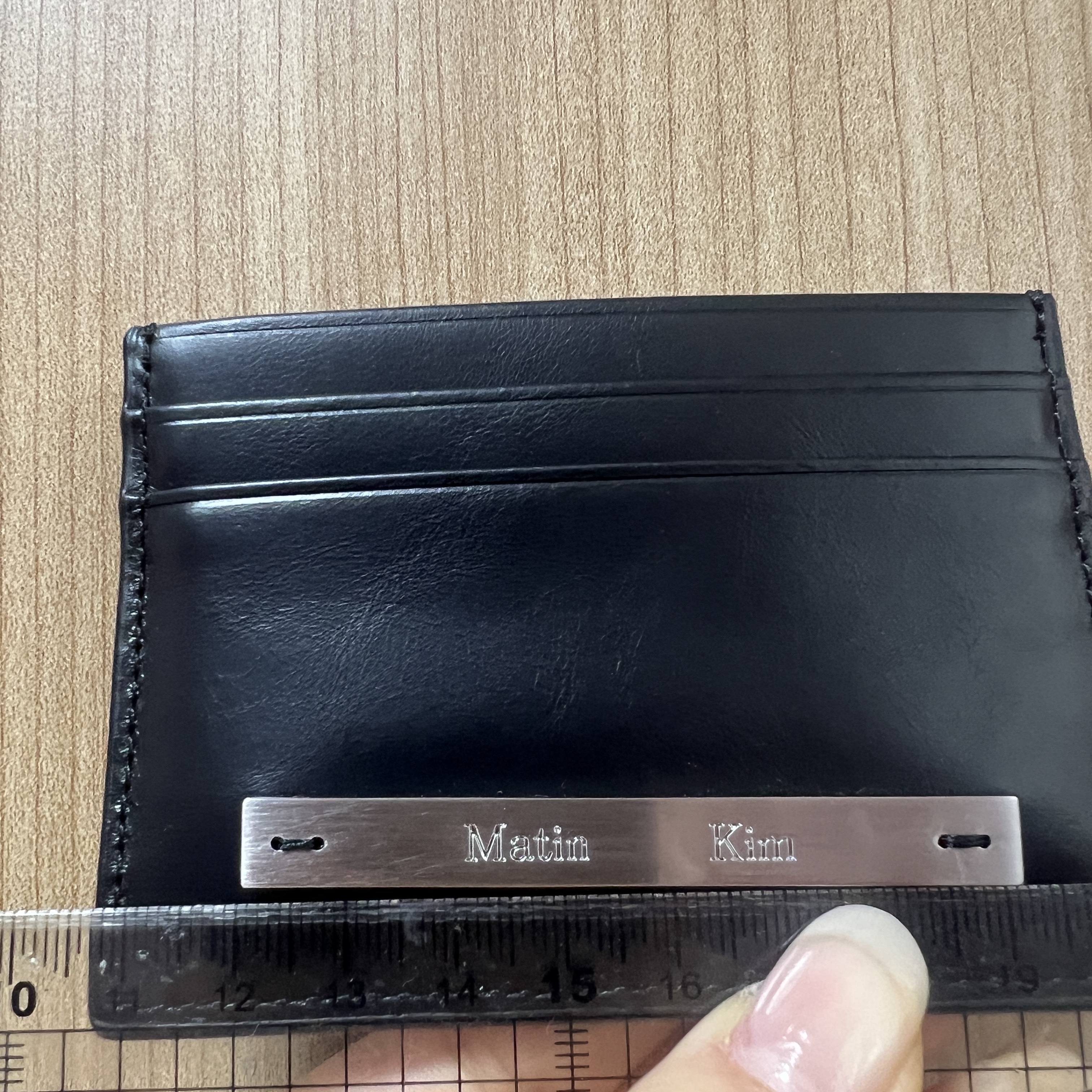 Matin Kim Vintage Card Wallet Black 착용 스타일 - 2