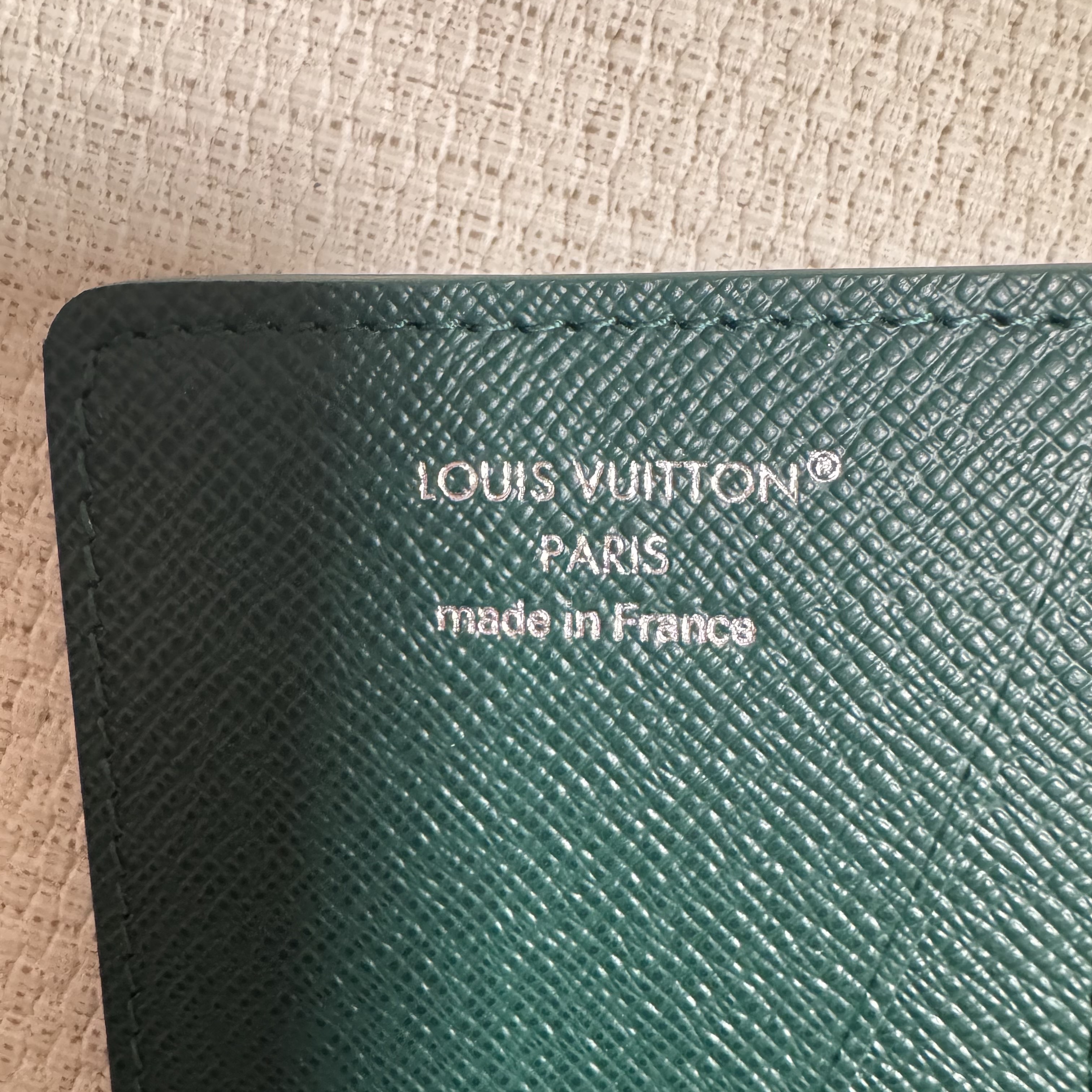 Louis Vuitton Pocket Organizer Vert 착용 스타일 - 2
