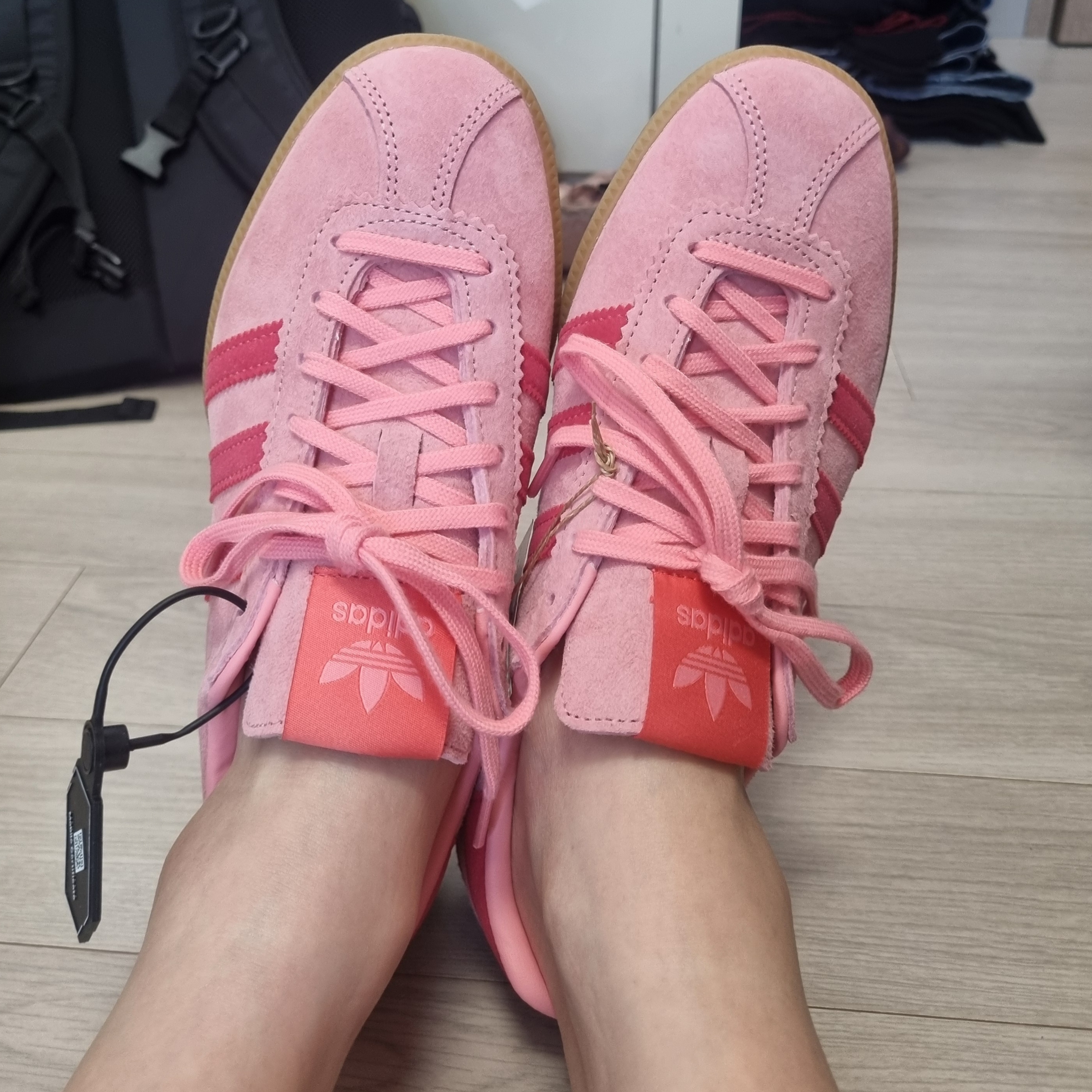 (W) Adidas Bermuda Semi Pink Spark Preloved Scarlet 착용 스타일