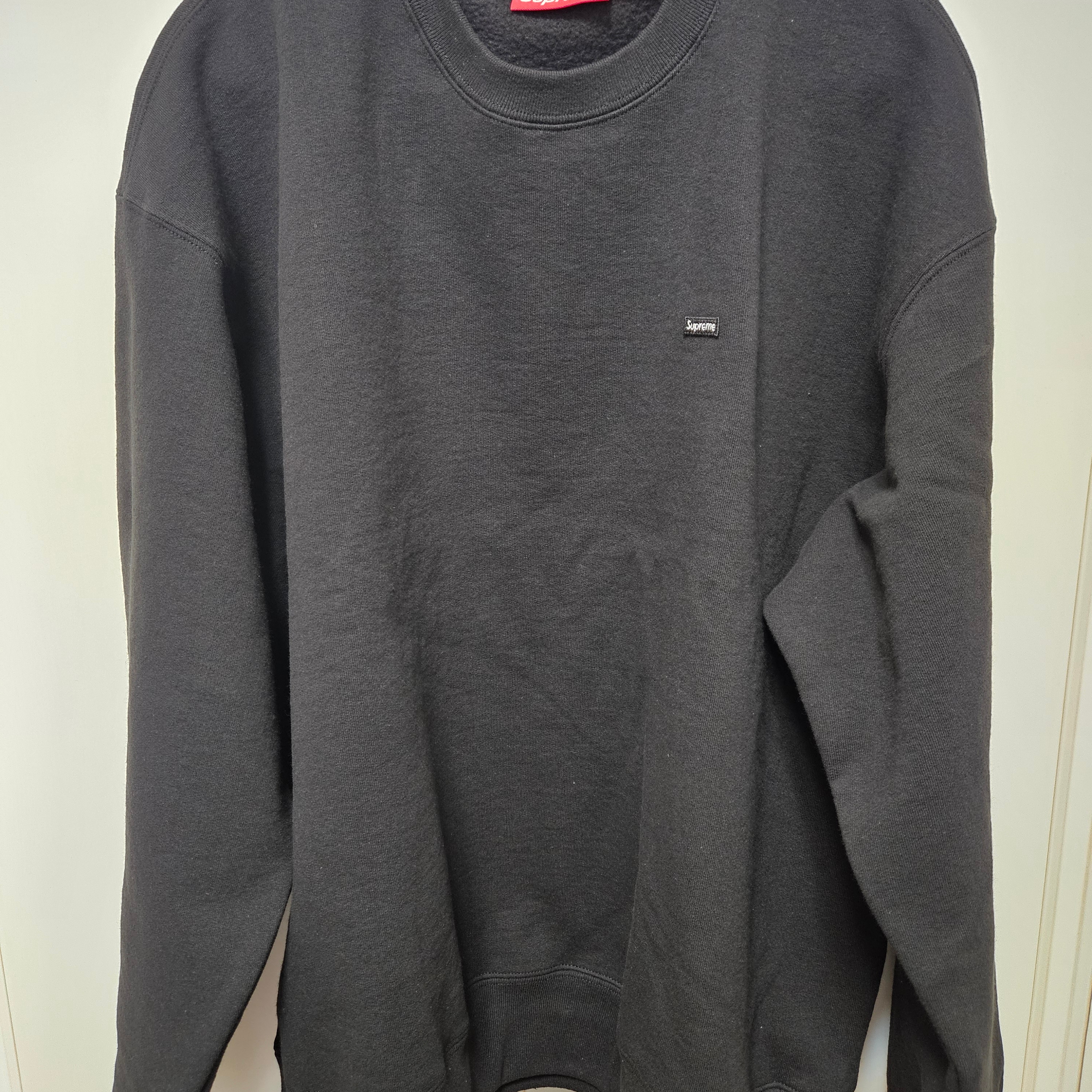 Supreme Small Box Crewneck Black - 24FW 착용 스타일