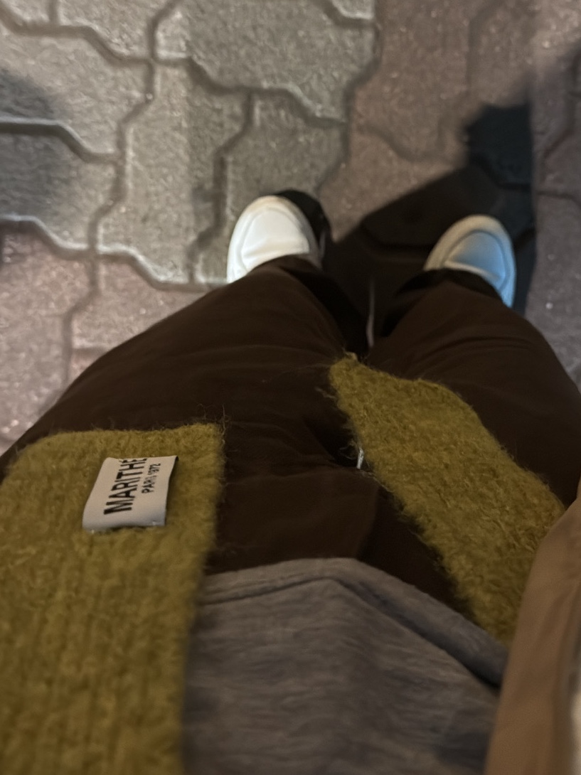 (W) Maison Kitsune Bold Fox Head Patch Regular Cardigan Ink Blue, Apple iPhone 16 Pro 256GB Desert Titanium (Korean Ver.) 착용 스타일 - 5