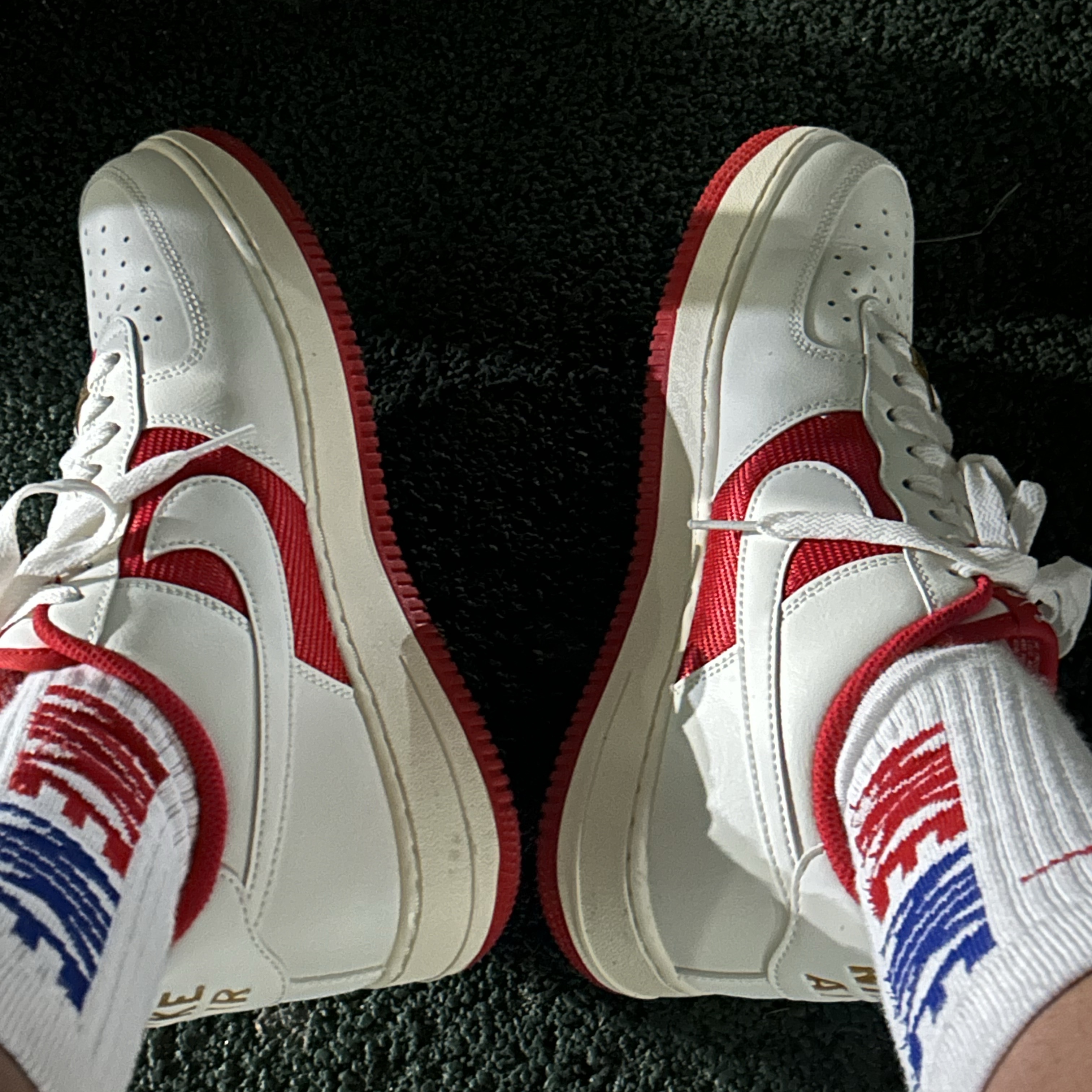 Nike Air Force 1 '07 Sail University Red 착용 스타일