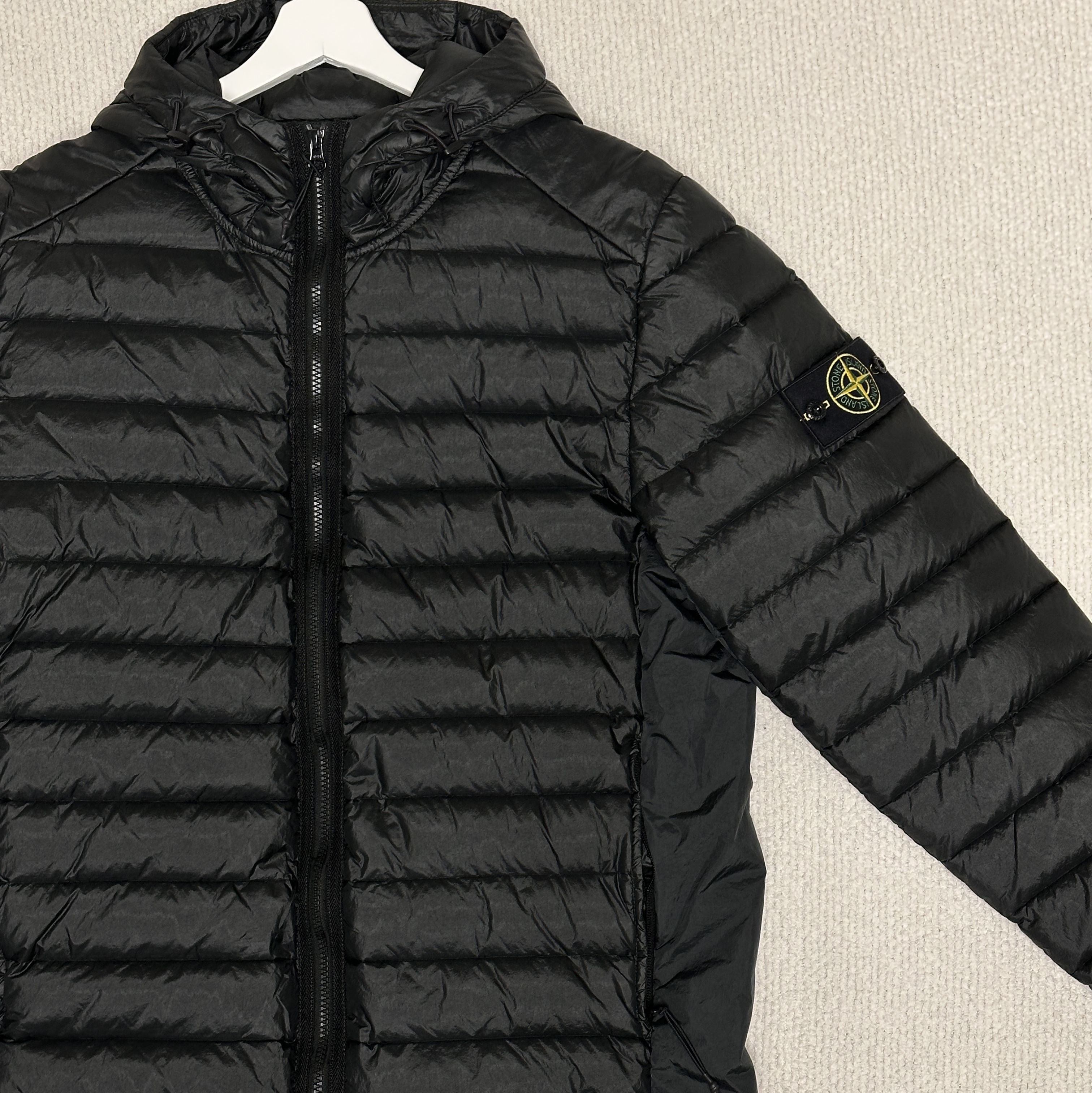 Stone Island 4100403 Loom Woven Chambers Nylon Down-TC Jacket Black - 25SS 착용 스타일