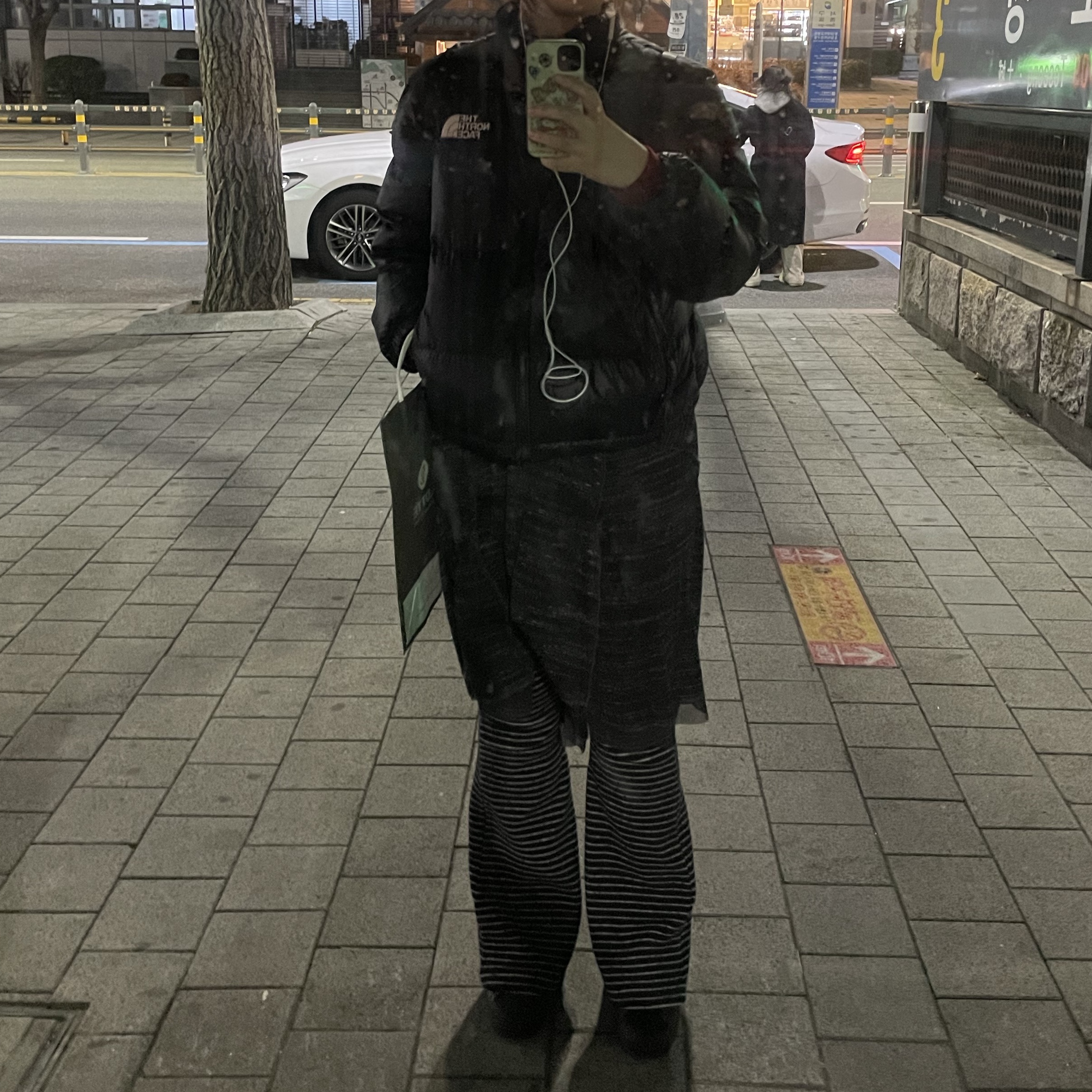 The North Face Nuptse Hybrid Down Ball Jacket Black 착용 스타일