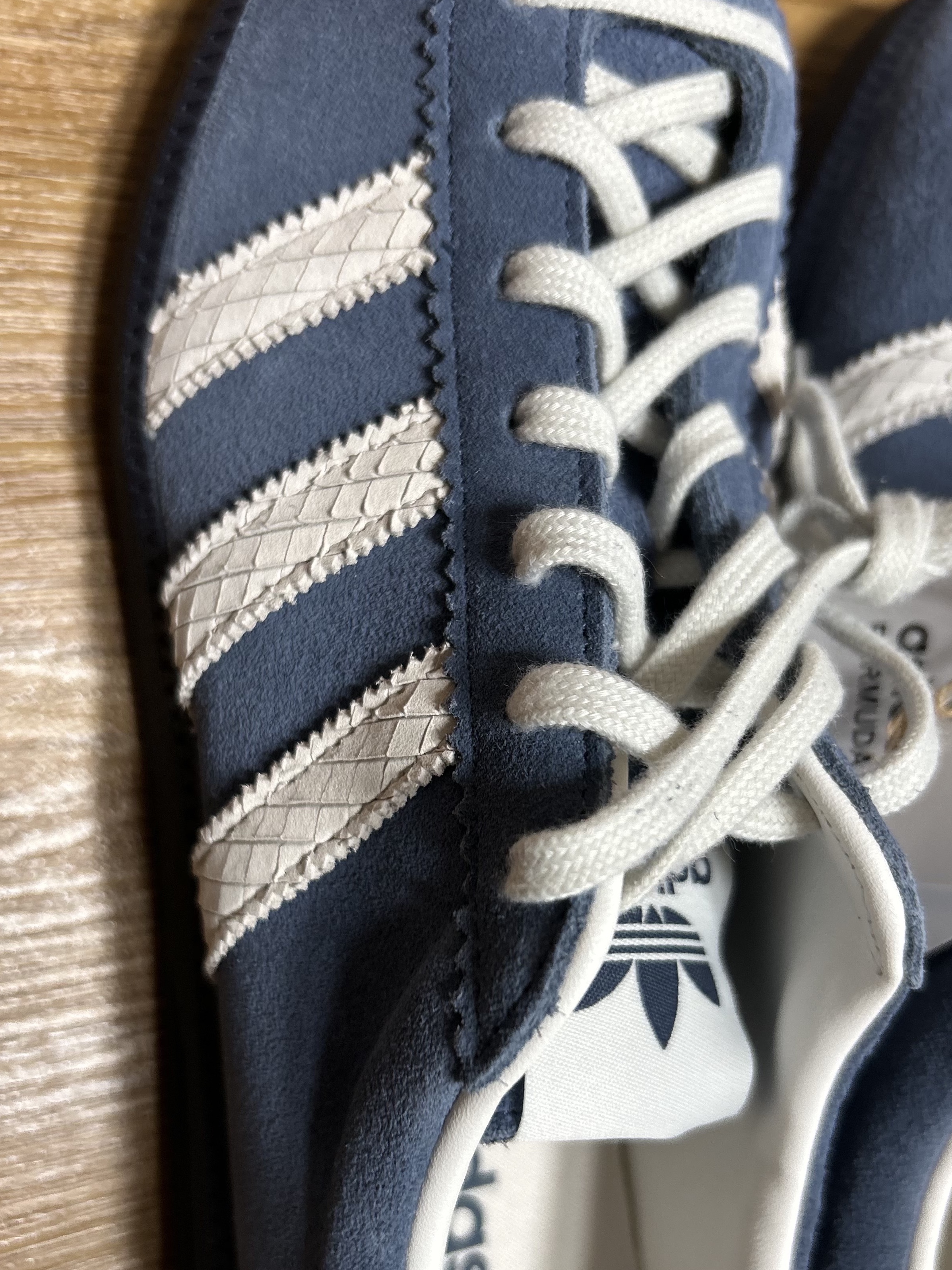 (W) Adidas Bermuda Night Indigo Preloved Ink 착용 스타일