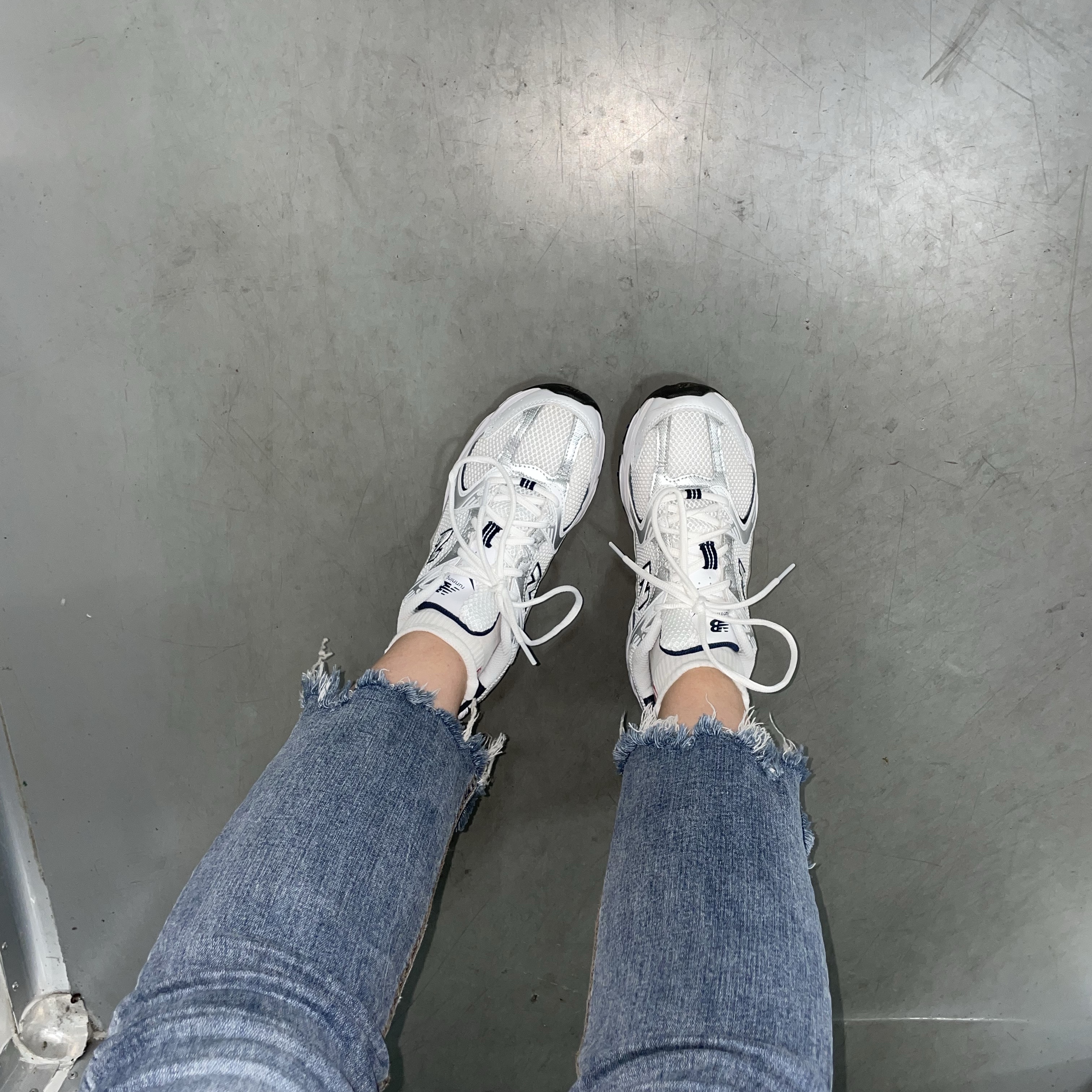 New Balance 530 White 착용 스타일 - 2