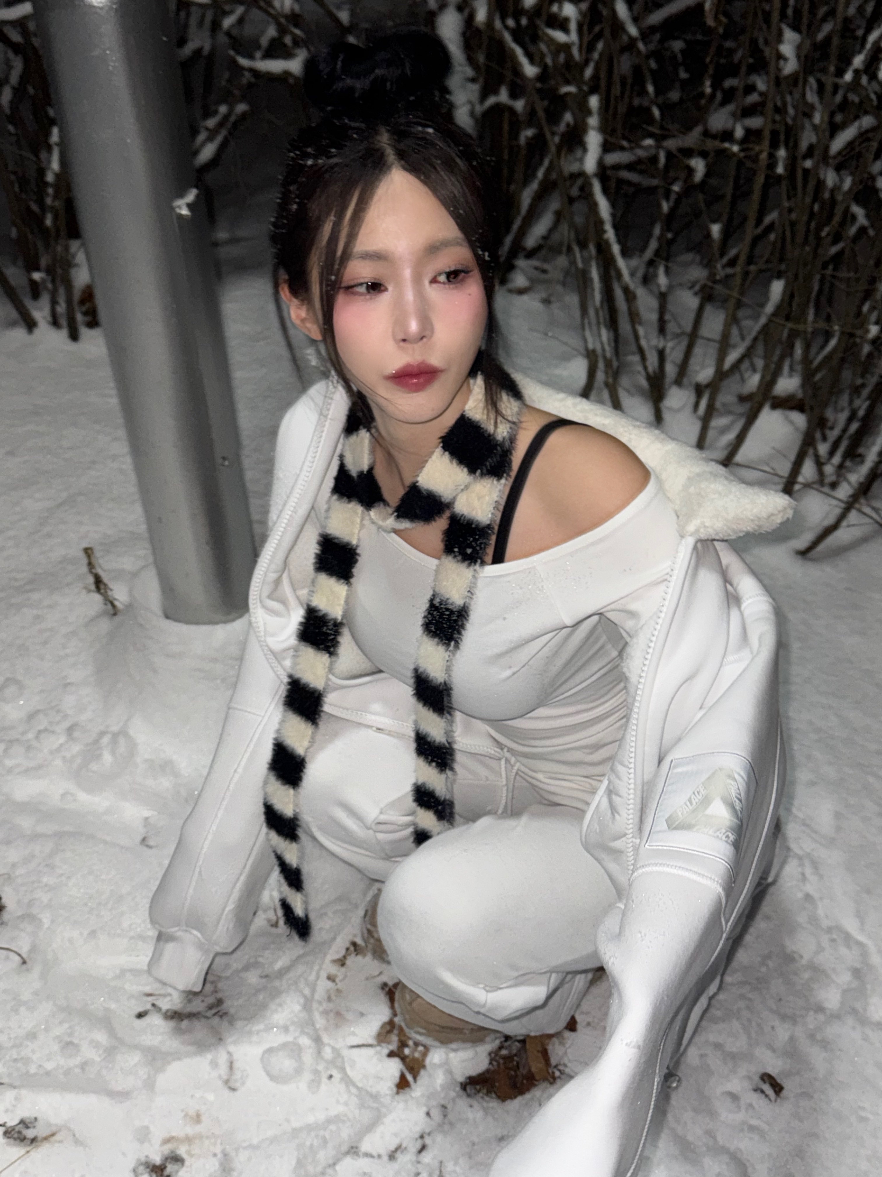 (W) UGG Tazz Slipper Sand, Palace P-15 Flight Jacket White - 23FW 착용 스타일 - 2