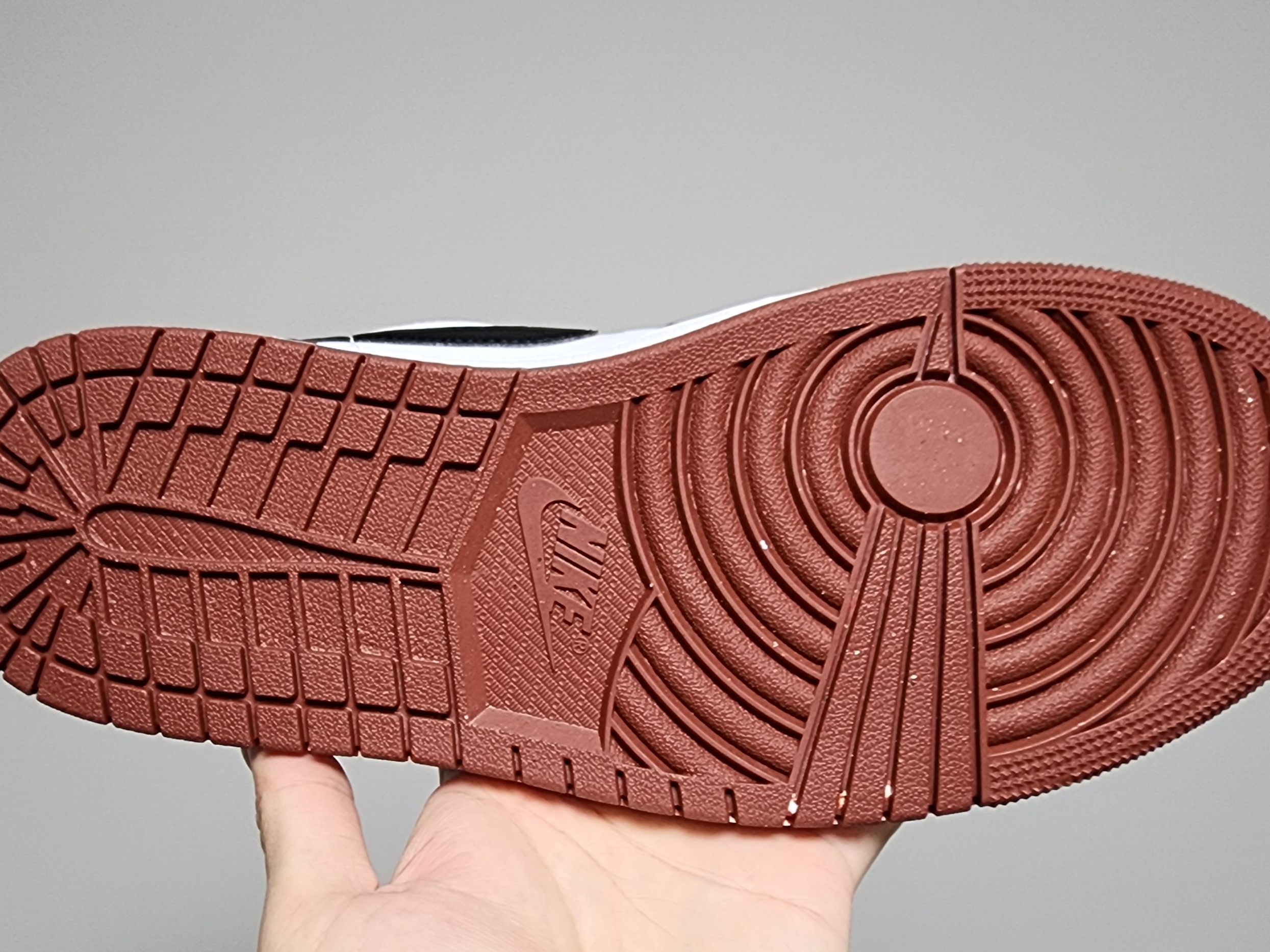 Jordan 1 Low SE Dark Pony Black 착용 스타일