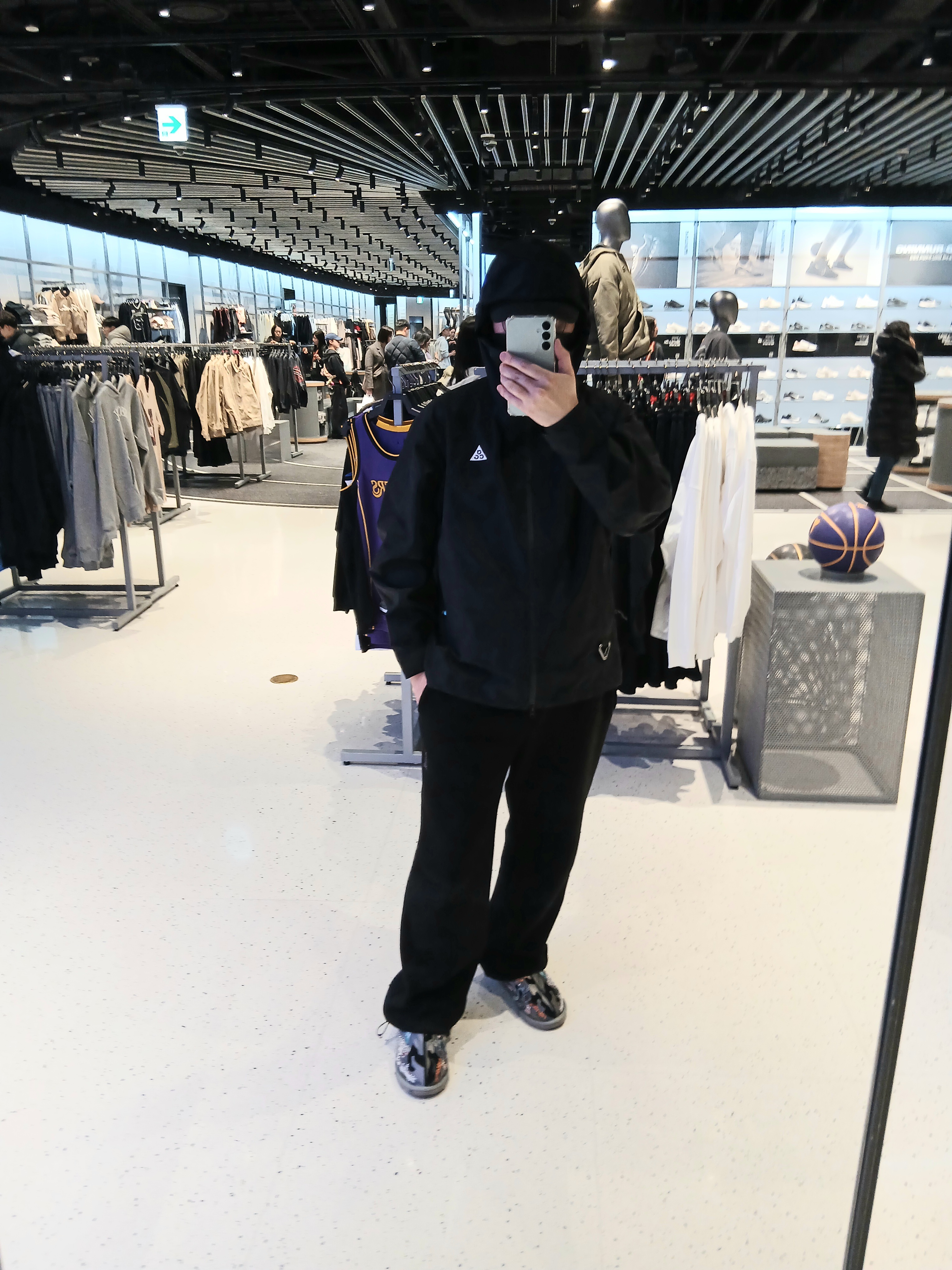 Nike ACG Morpho Storm-Fit ADV Rain Jacket Black - Asia, UGG x Palace Tasman Slipper Black Camo 착용 스타일 - 2