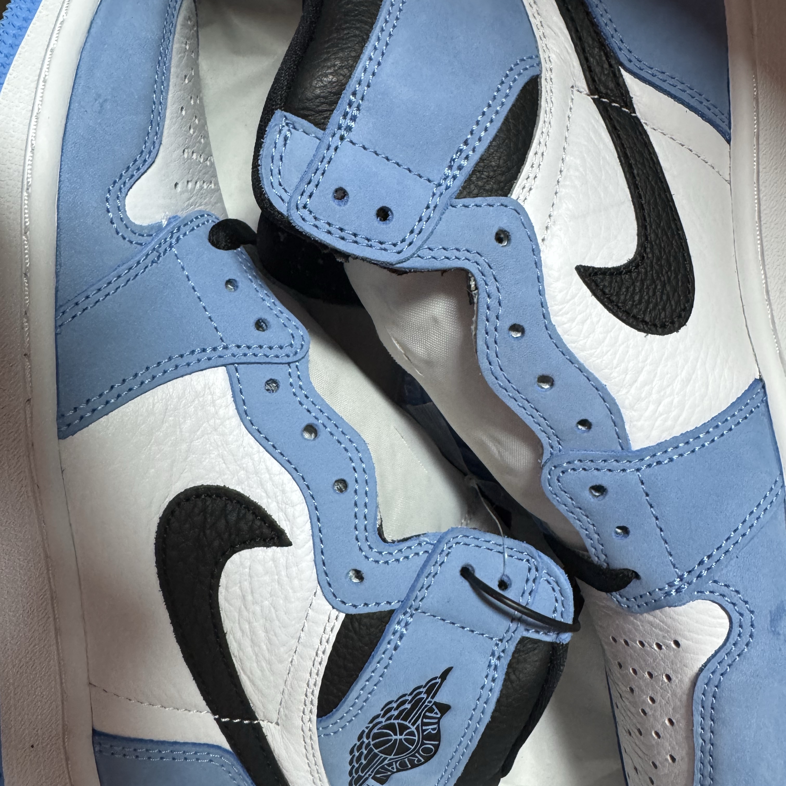 Jordan 1 Retro High OG University Blue 착용 스타일