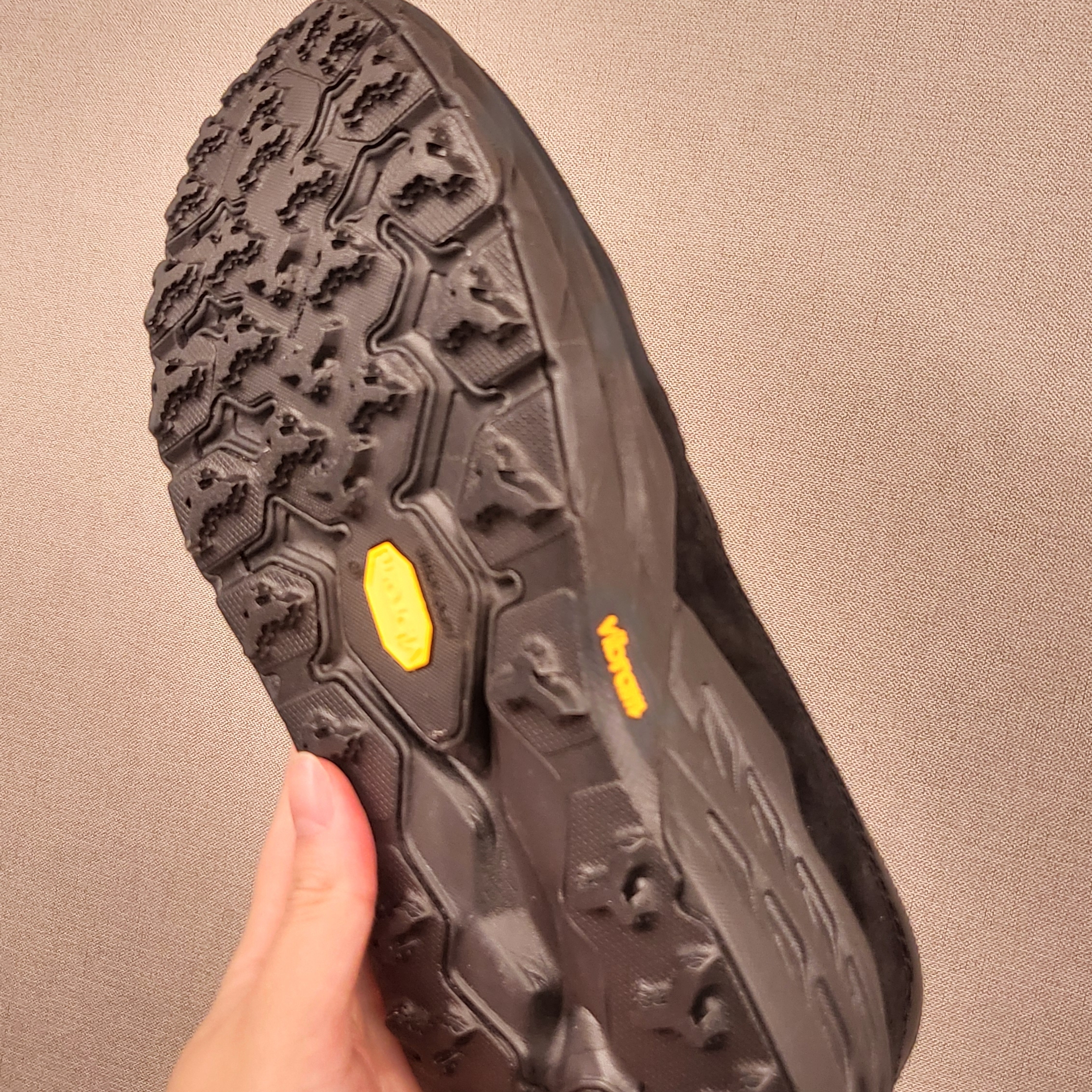 Hoka Speed Loafer Black 착용 스타일 - 4
