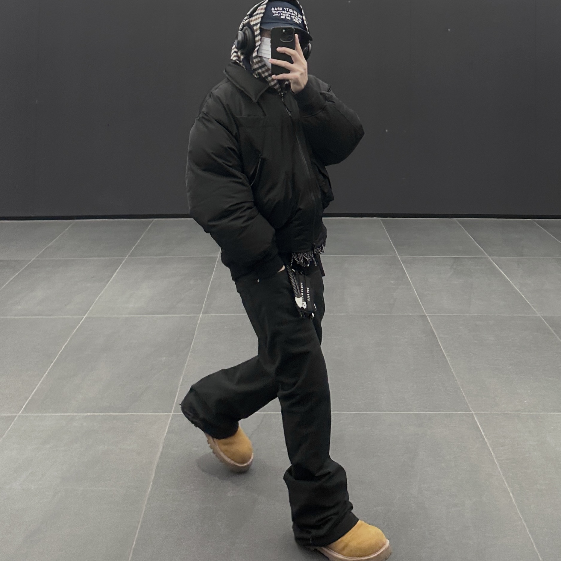 Nonnod Flared Pants Black 착용 스타일
