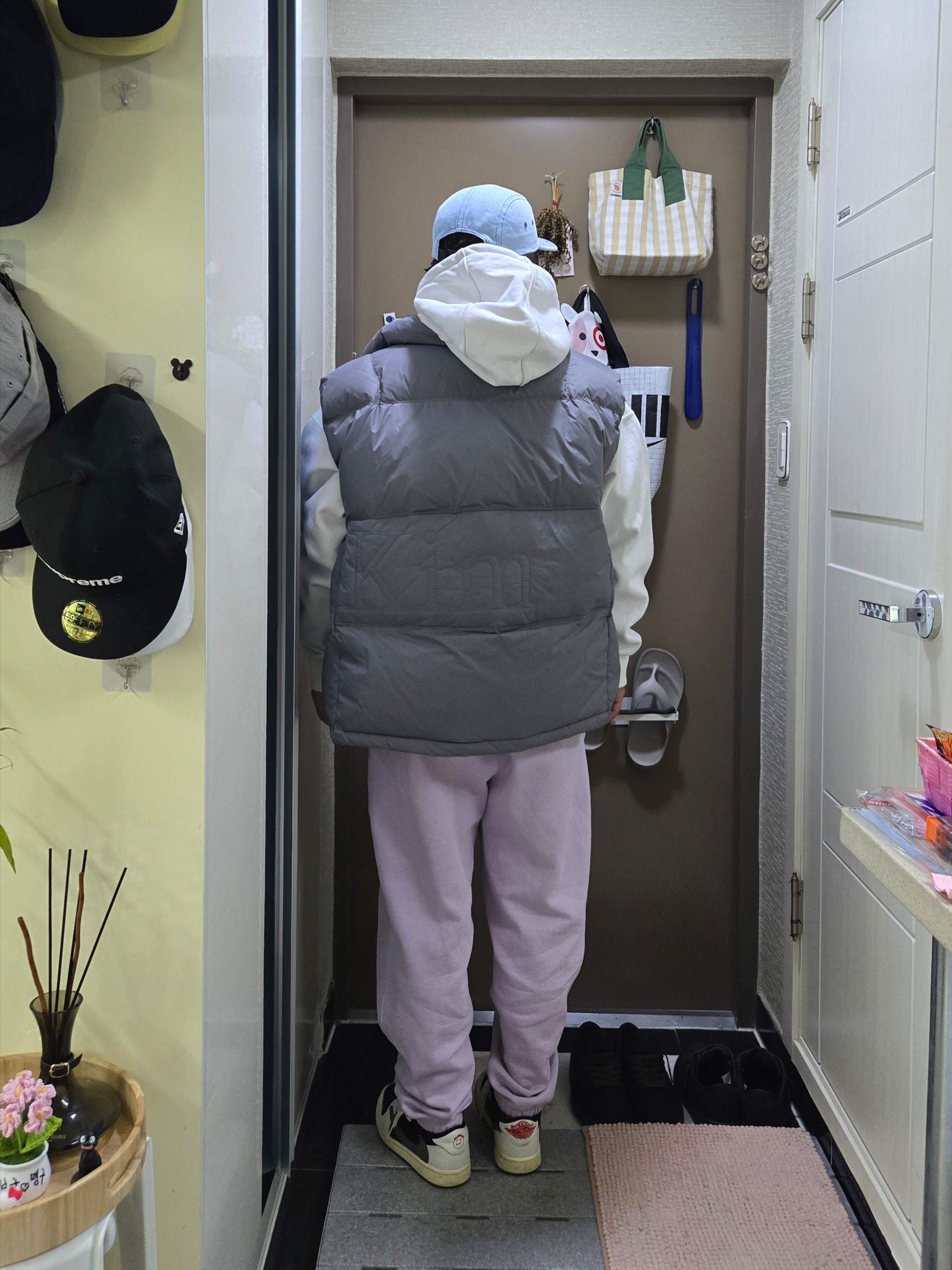 Supreme Denim Camp Cap Washed Blue - 22FW, Nike x Jacquemus NRG Fleece Hoodie Sail - Asia 착용 스타일 - 1