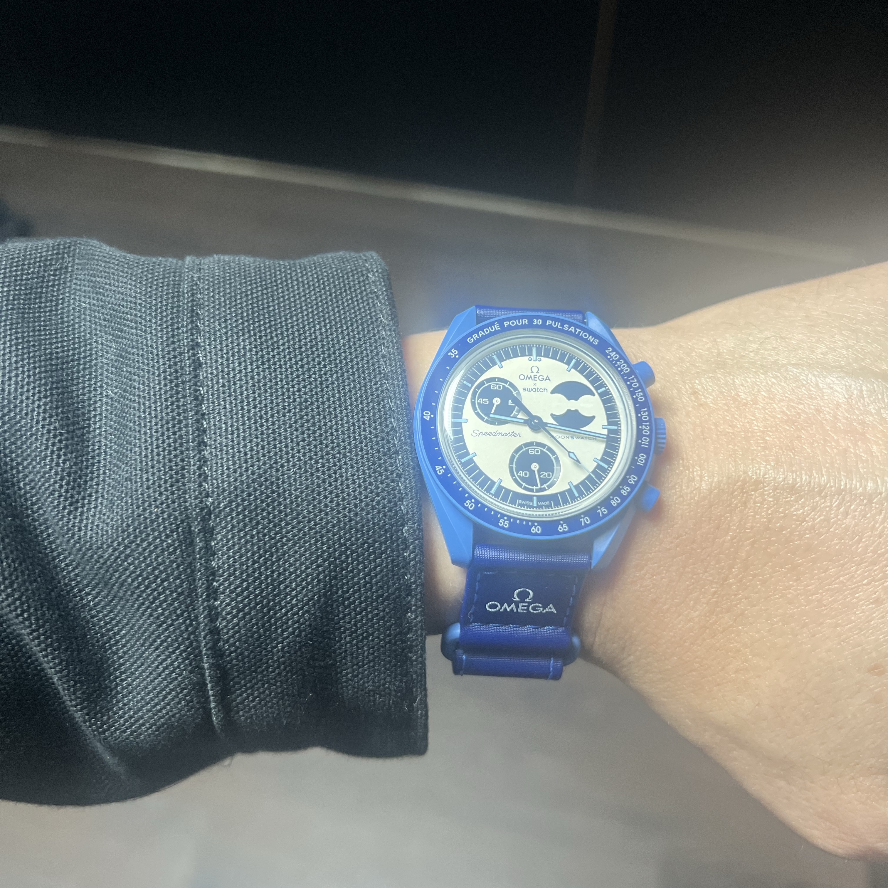 Swatch x Omega Bioceramic MoonSwatch Mission To The Super Blue Moonphase 착용 스타일 - 2