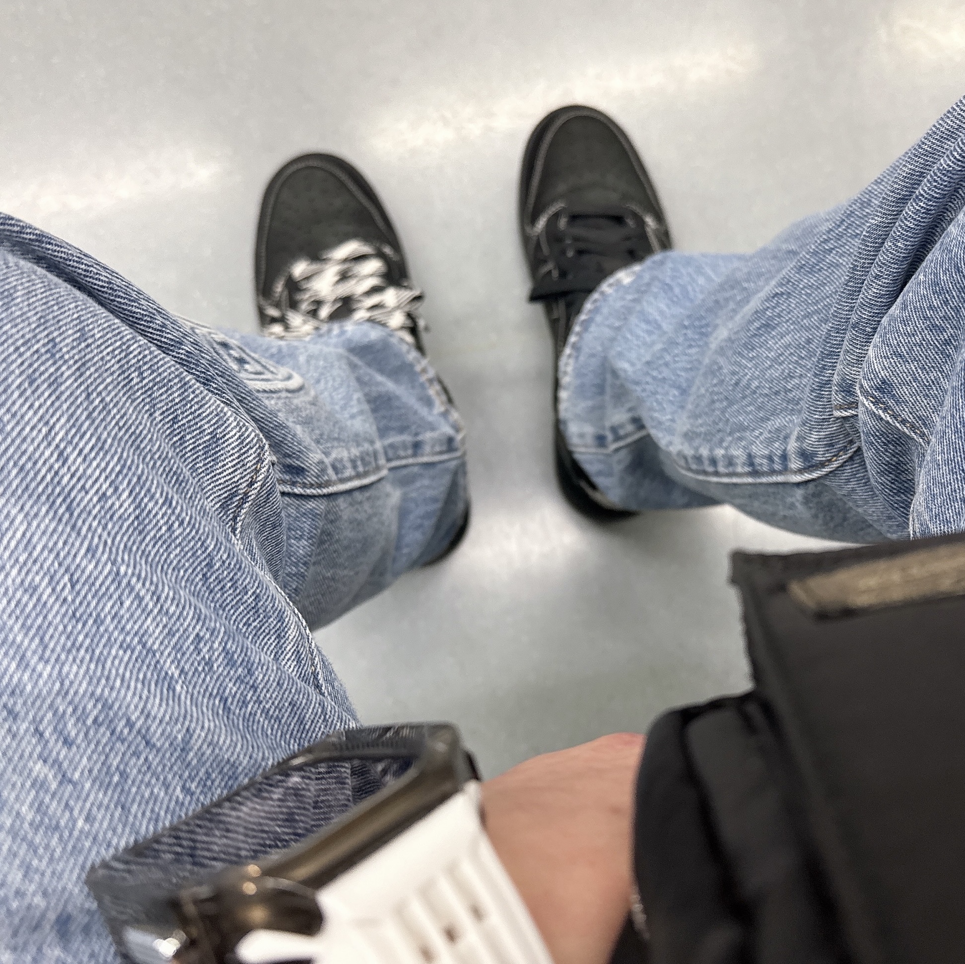Jordan 1 x Travis Scott Retro Low OG SP Black Phantom, Stussy x Levi's Embossed 501 Jean Indigo 착용 스타일