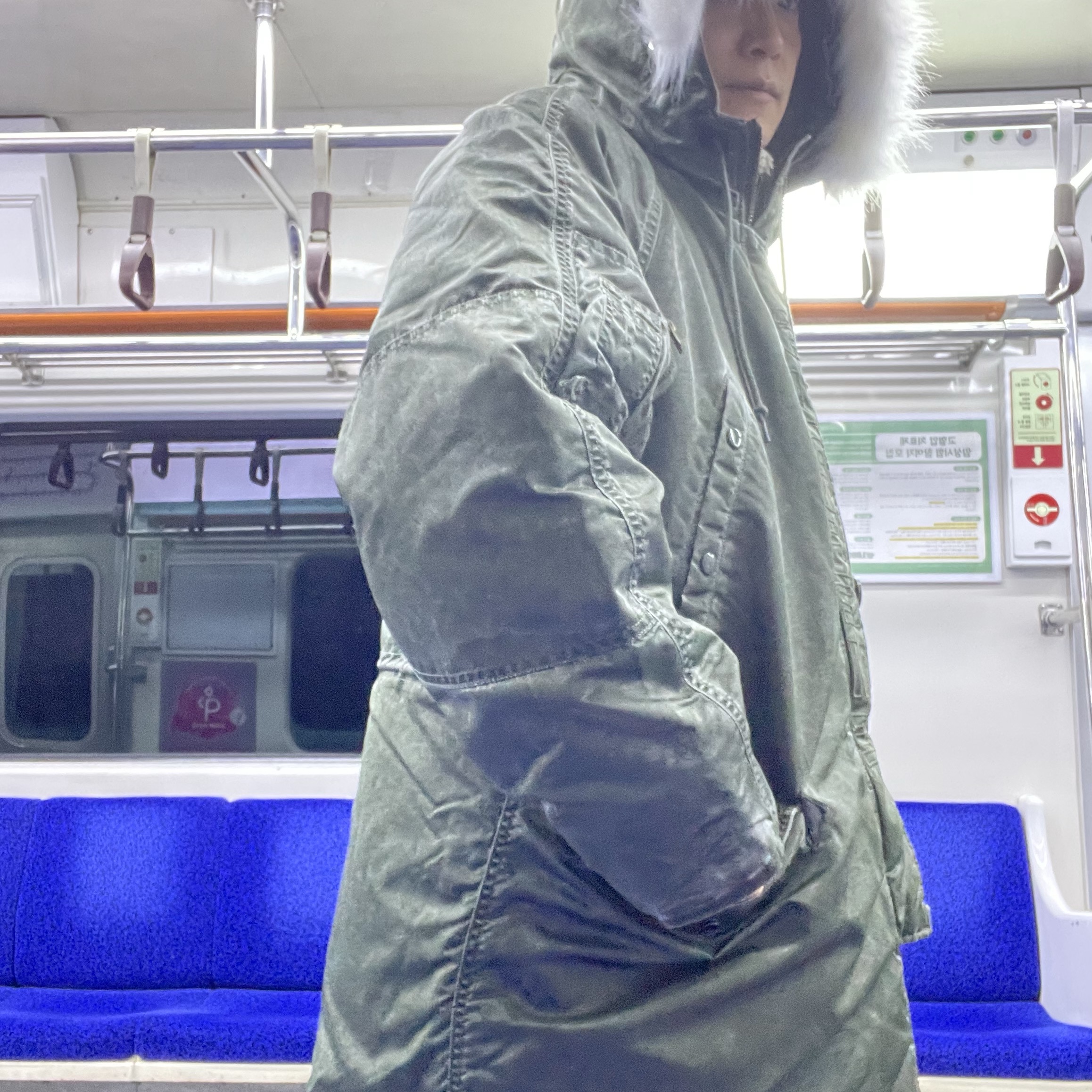 Supreme Washed Flight Satin N-3B Parka Olive - 24FW 착용 스타일 - 6
