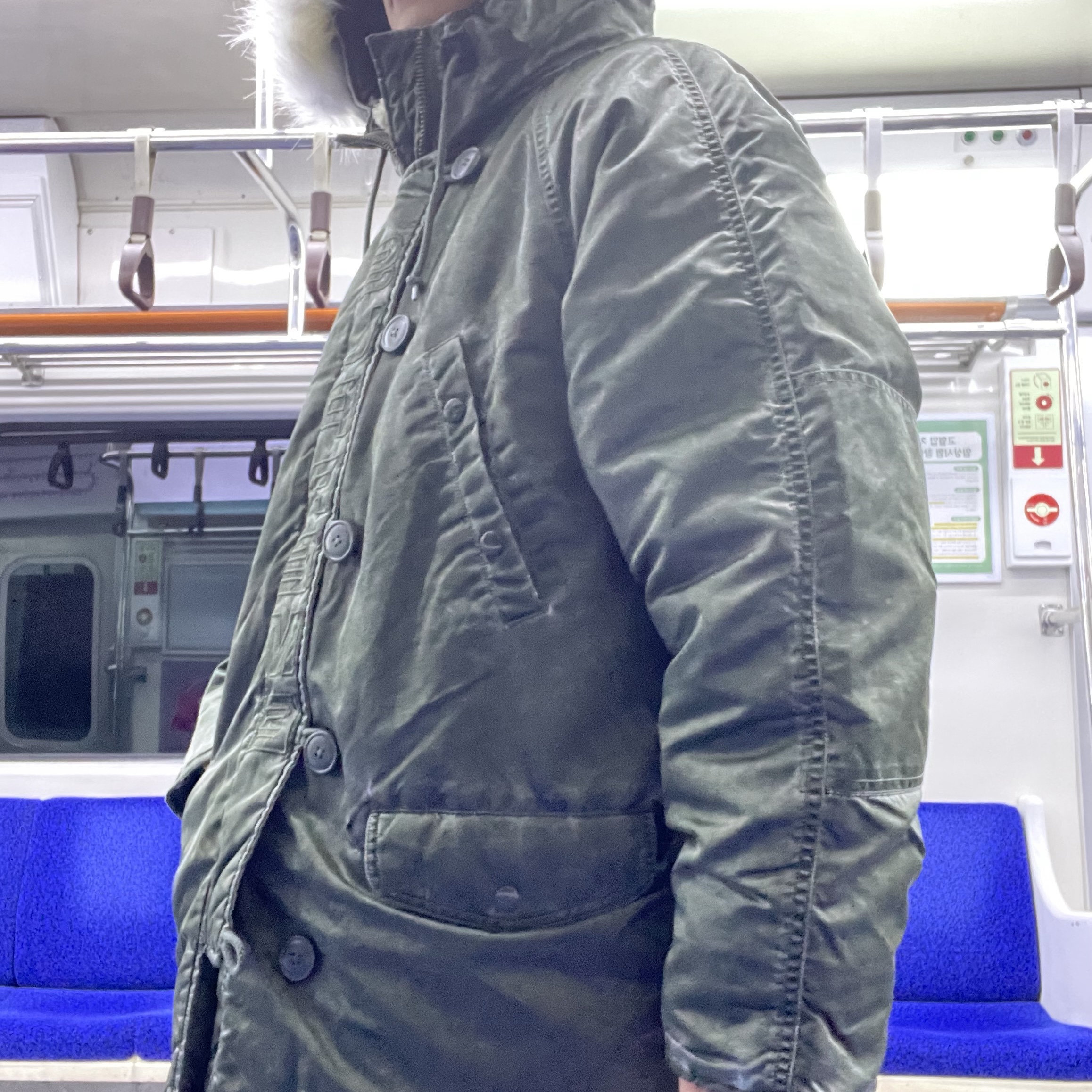 Supreme Washed Flight Satin N-3B Parka Olive - 24FW 착용 스타일 - 5