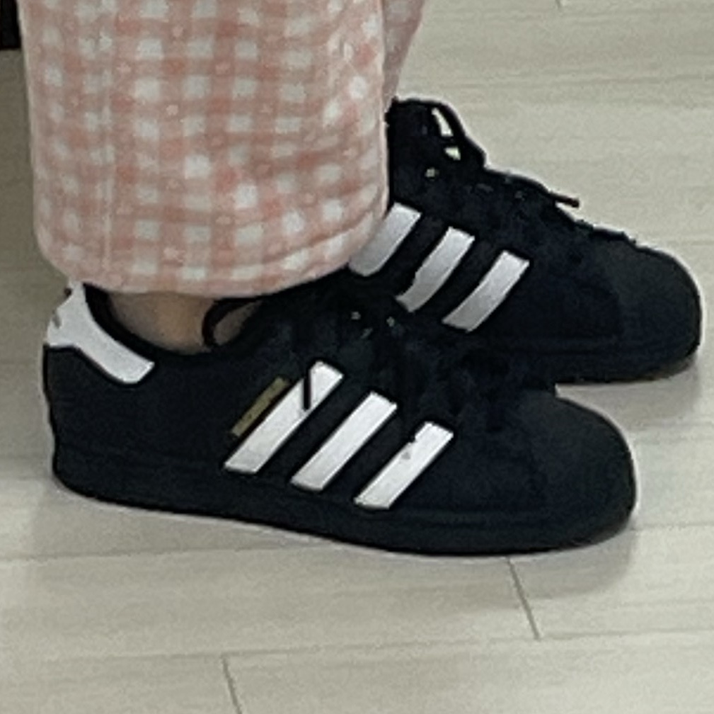 (J) Adidas Superstar Black White 착용 스타일