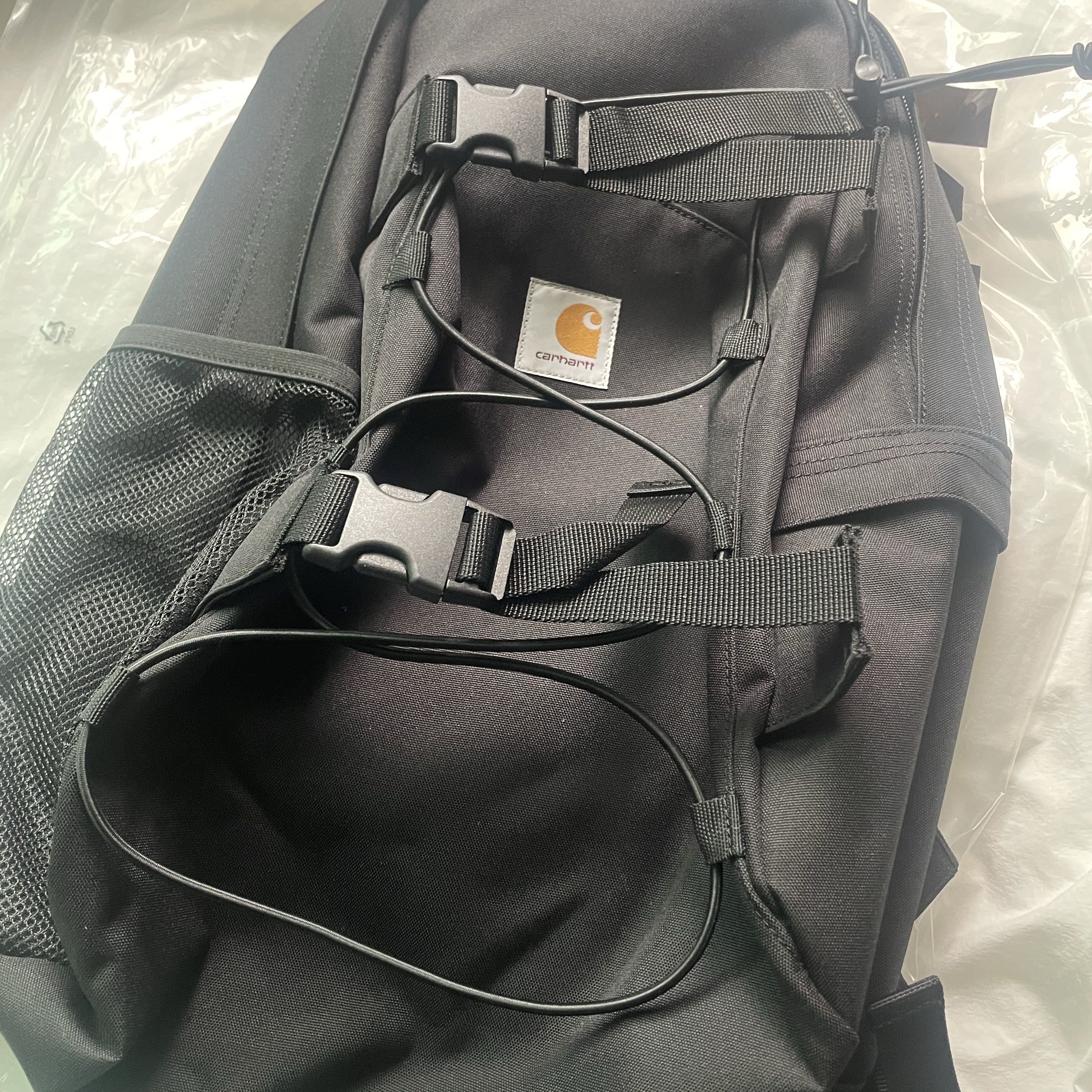 Carhartt WIP Kickflip Backpack Black 착용 스타일