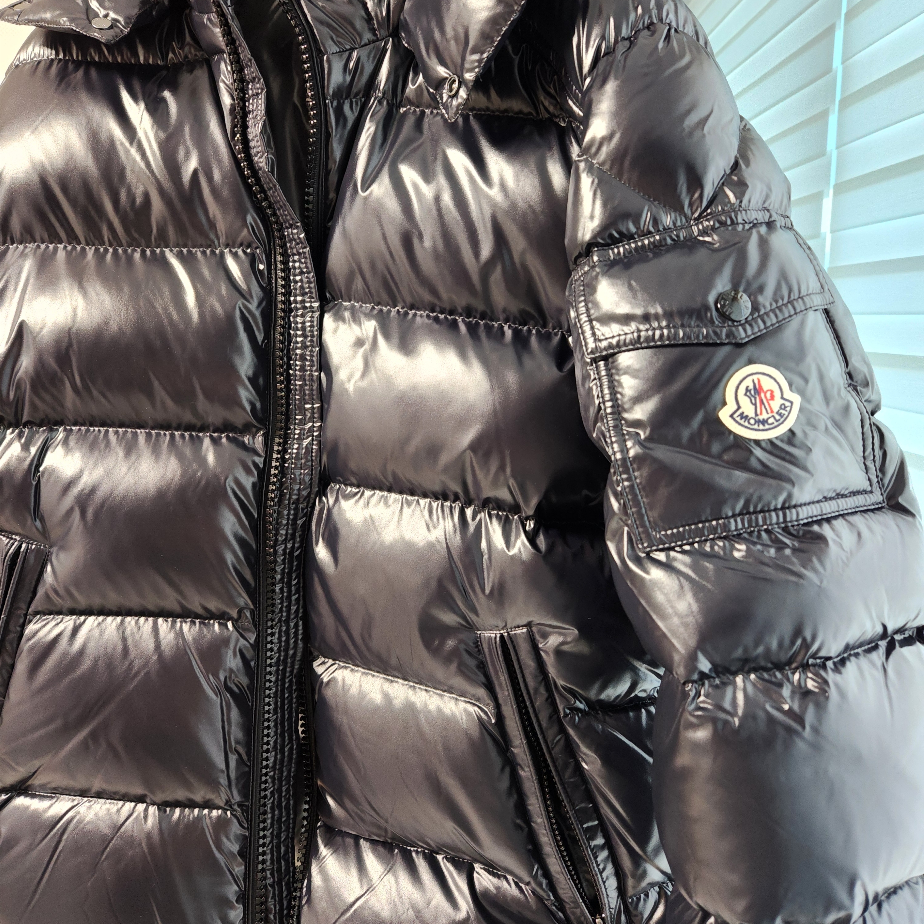 Moncler Maya Short Down Jacket Black - 24FW 착용 스타일