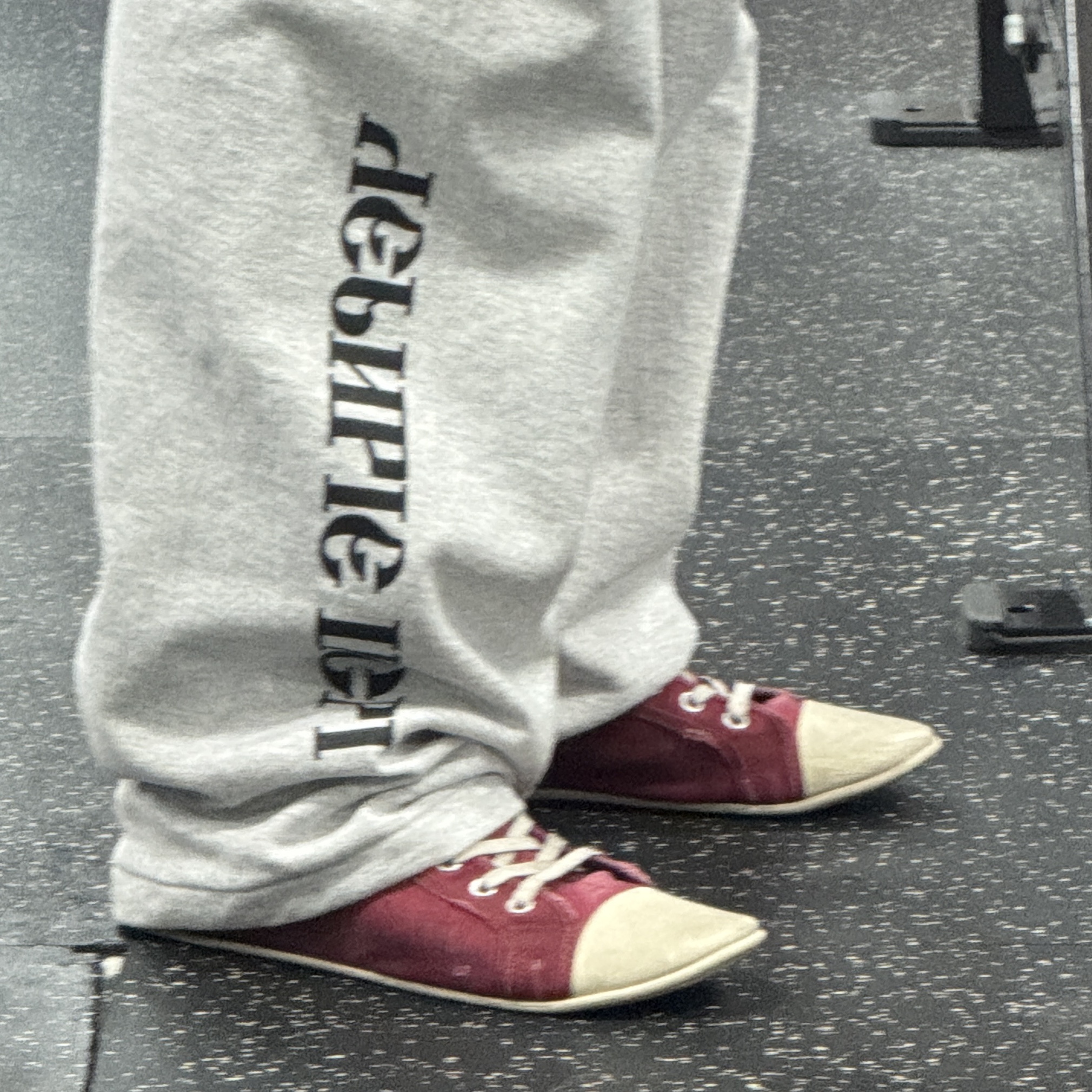 Yeezy x Gosha Rubchinskiy YZY Black Dogs Jogger Heather Grey, Balenciaga Paris Ultra Flat High Top Sneakers Red 착용 스타일