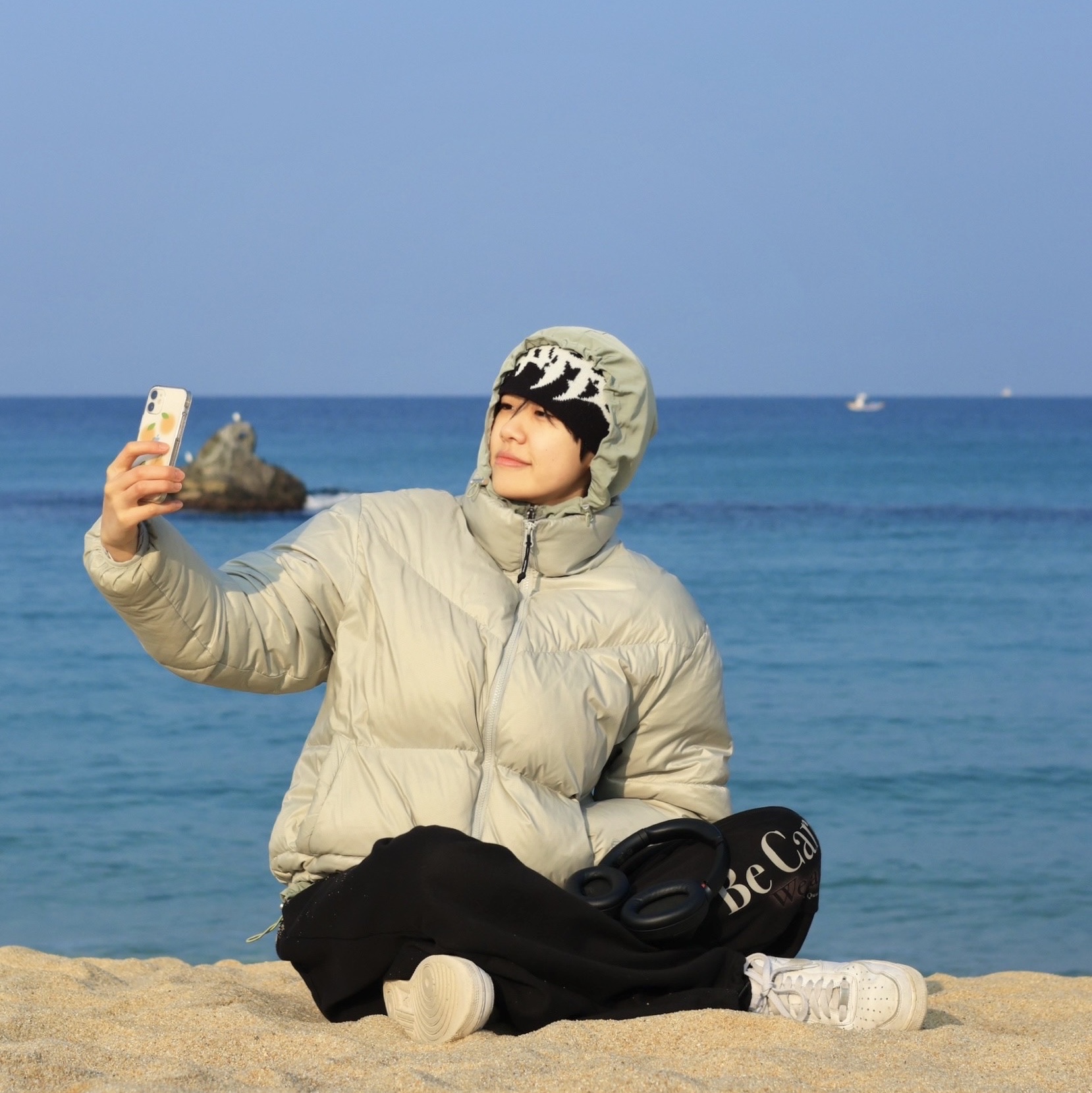 Nike Air Force 1 '07 Low White, The North Face White Label Riverton On Ball Jacket Black 착용 스타일 - 2