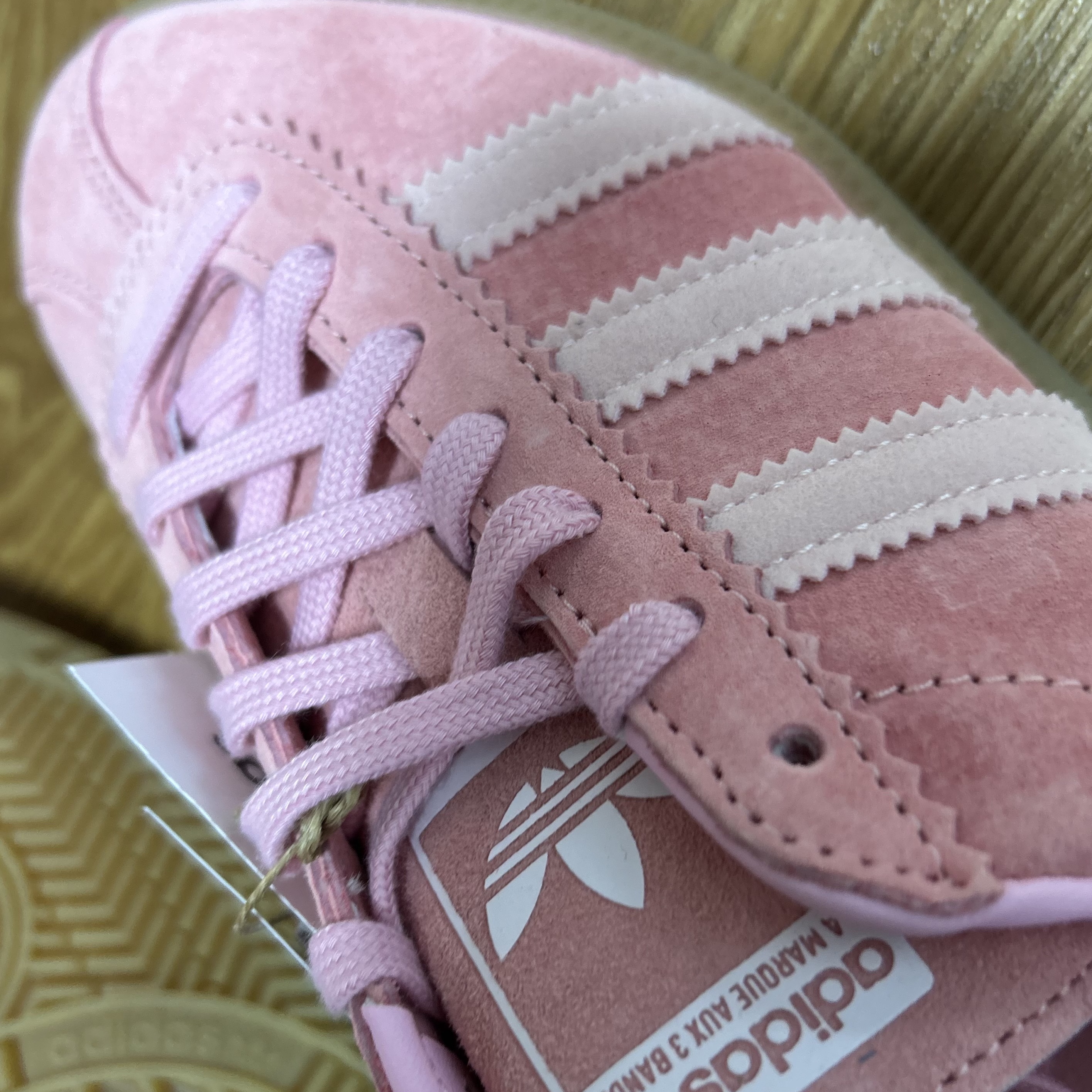 Adidas Bermuda Glow Pink 착용 스타일